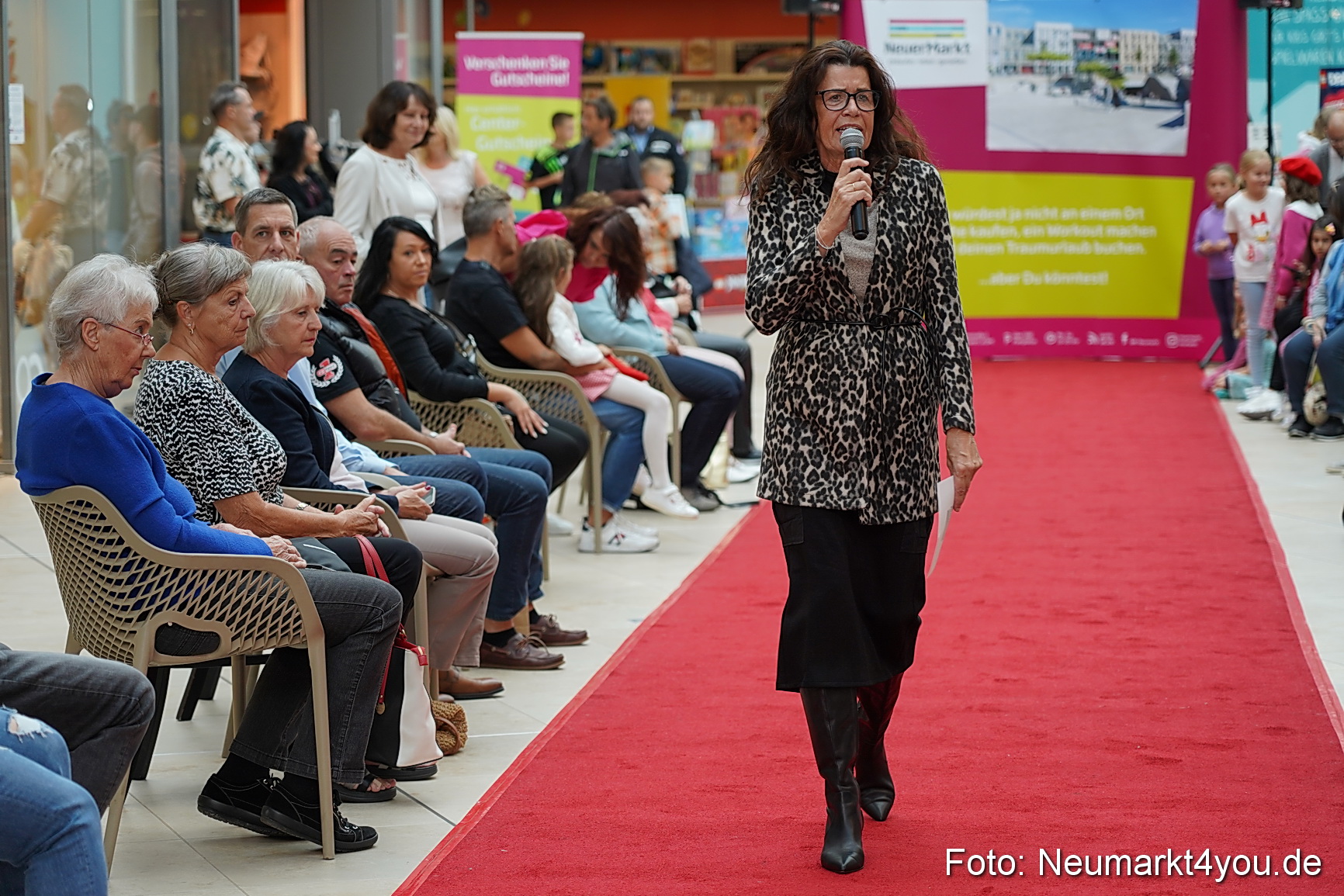 Herbst Modenschau Neuer Markt 2023 0055