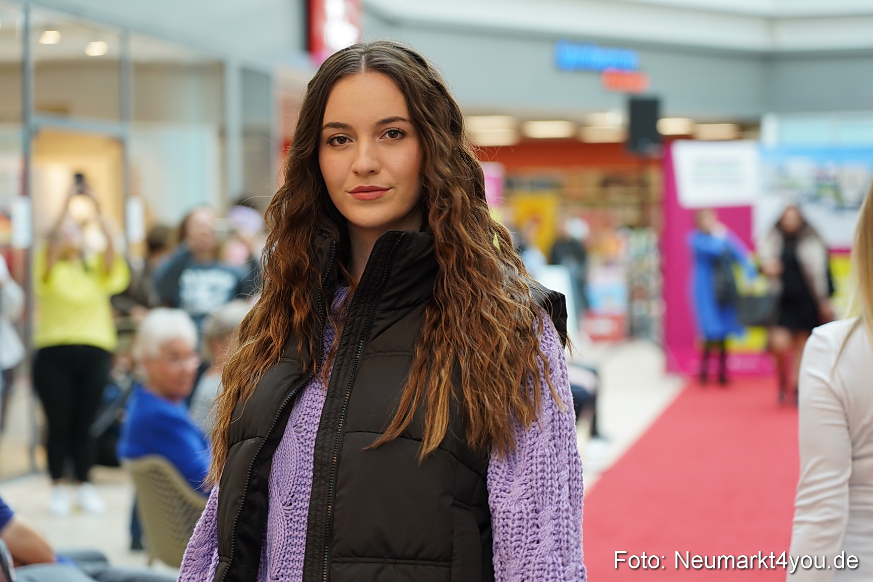 Herbst Modenschau Neuer Markt 2023 0065