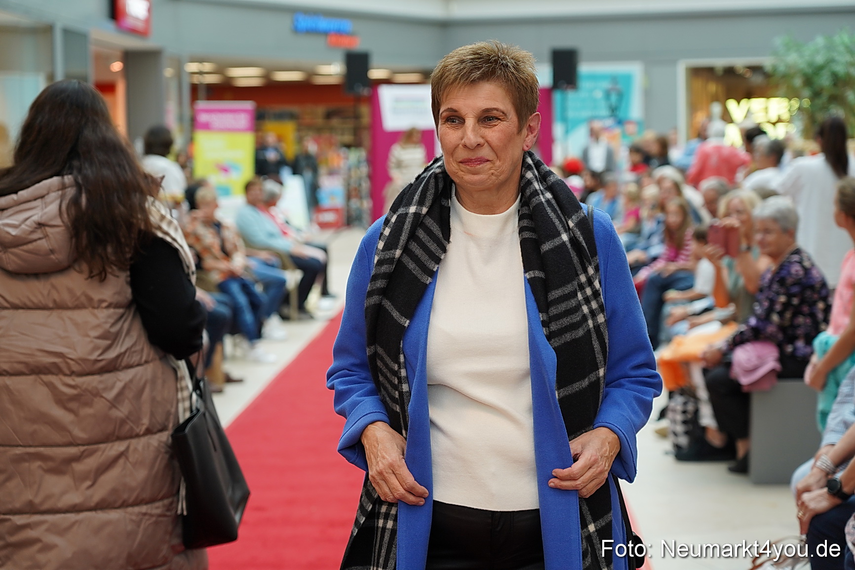 Herbst Modenschau Neuer Markt 2023 0067