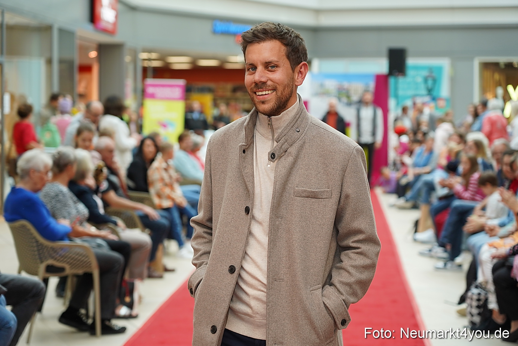 Herbst Modenschau Neuer Markt 2023 0069