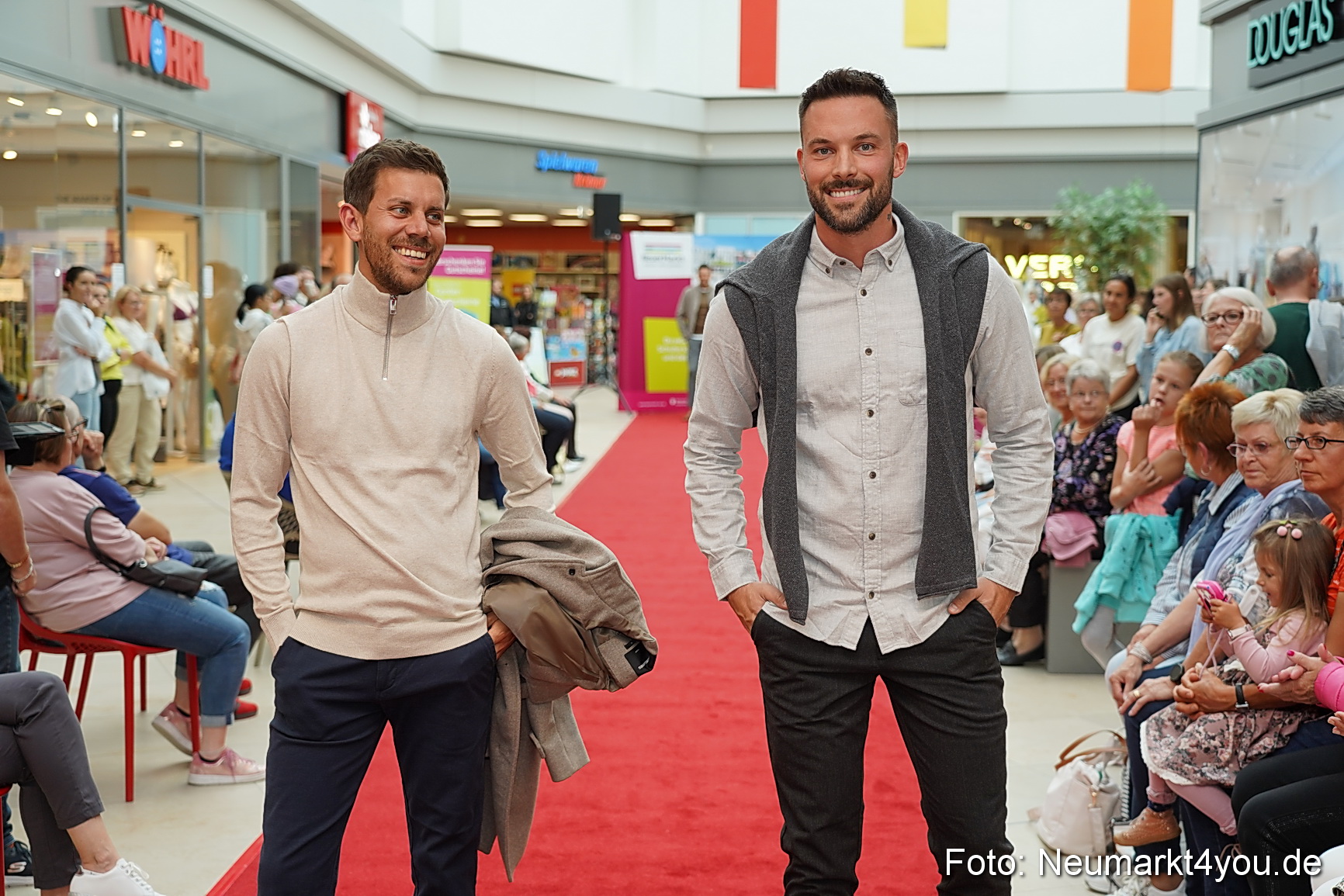 Herbst Modenschau Neuer Markt 2023 0074