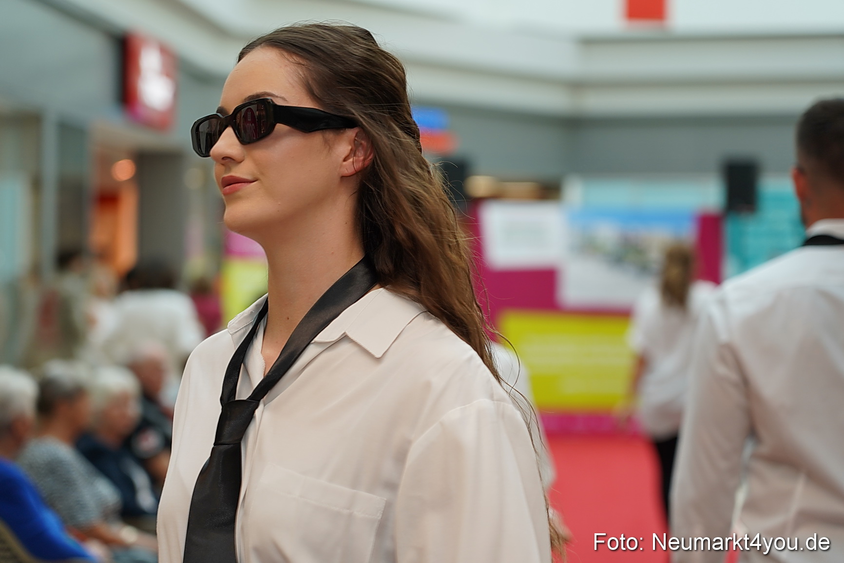 Herbst Modenschau Neuer Markt 2023 0087