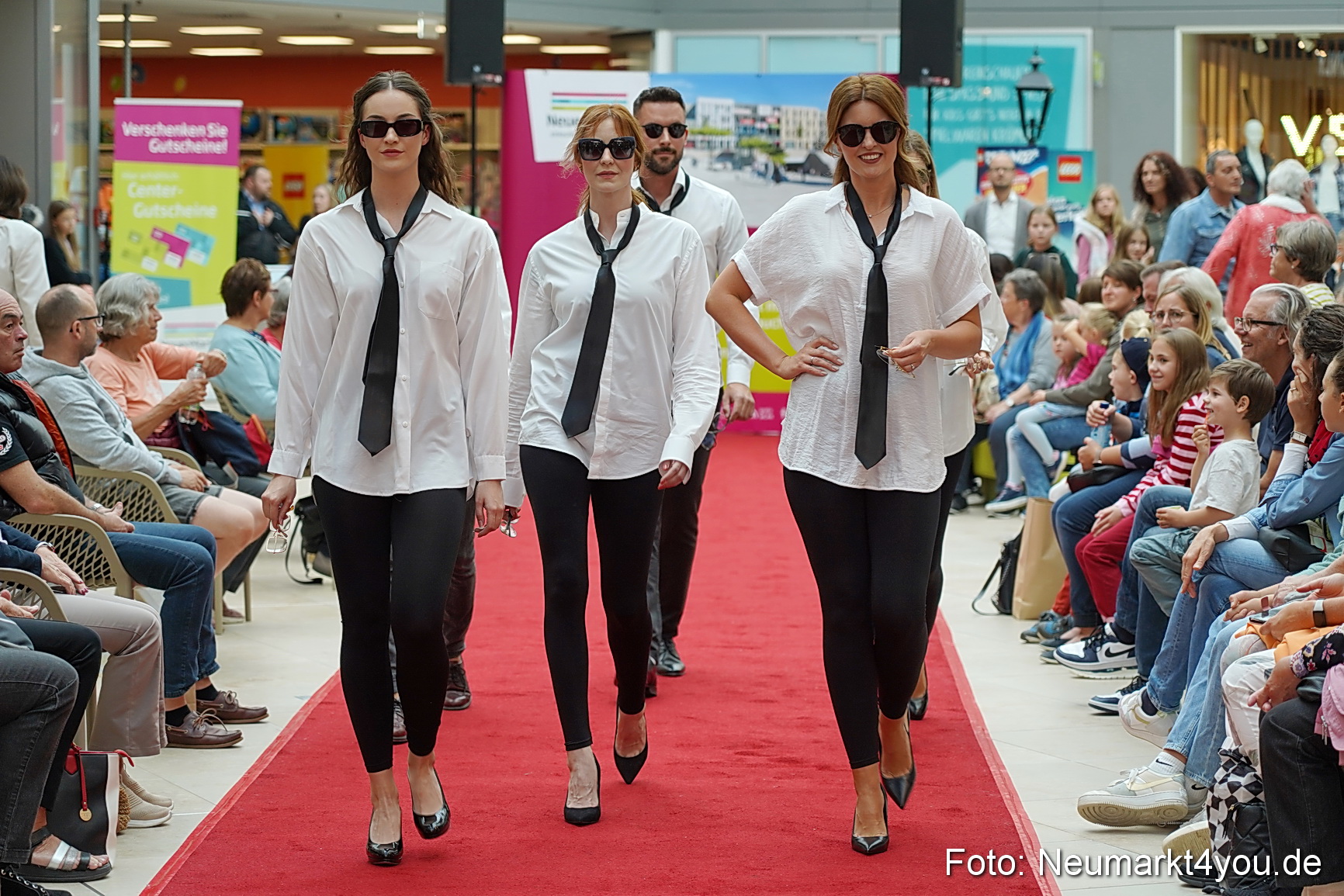 Herbst Modenschau Neuer Markt 2023 0089