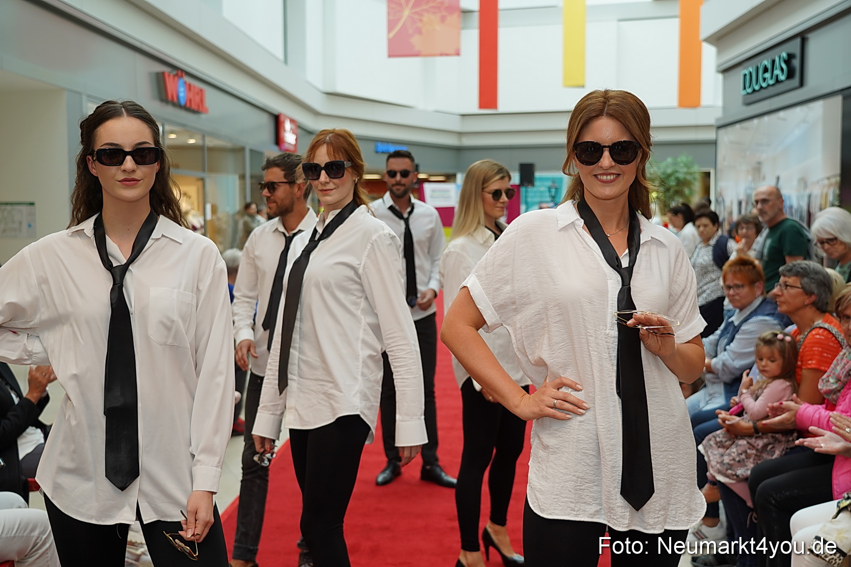 Herbst Modenschau Neuer Markt 2023 0090