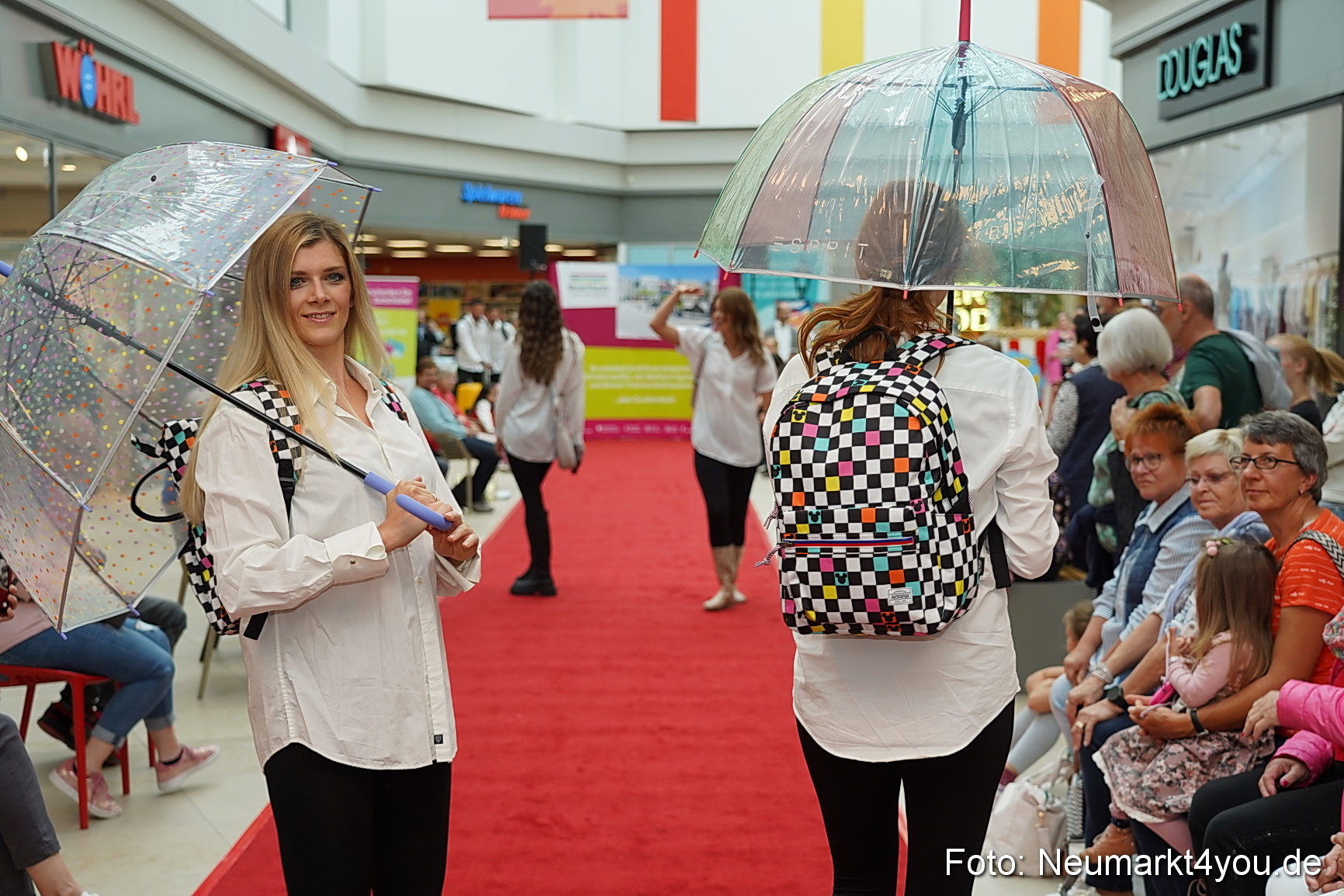 Herbst Modenschau Neuer Markt 2023 0092