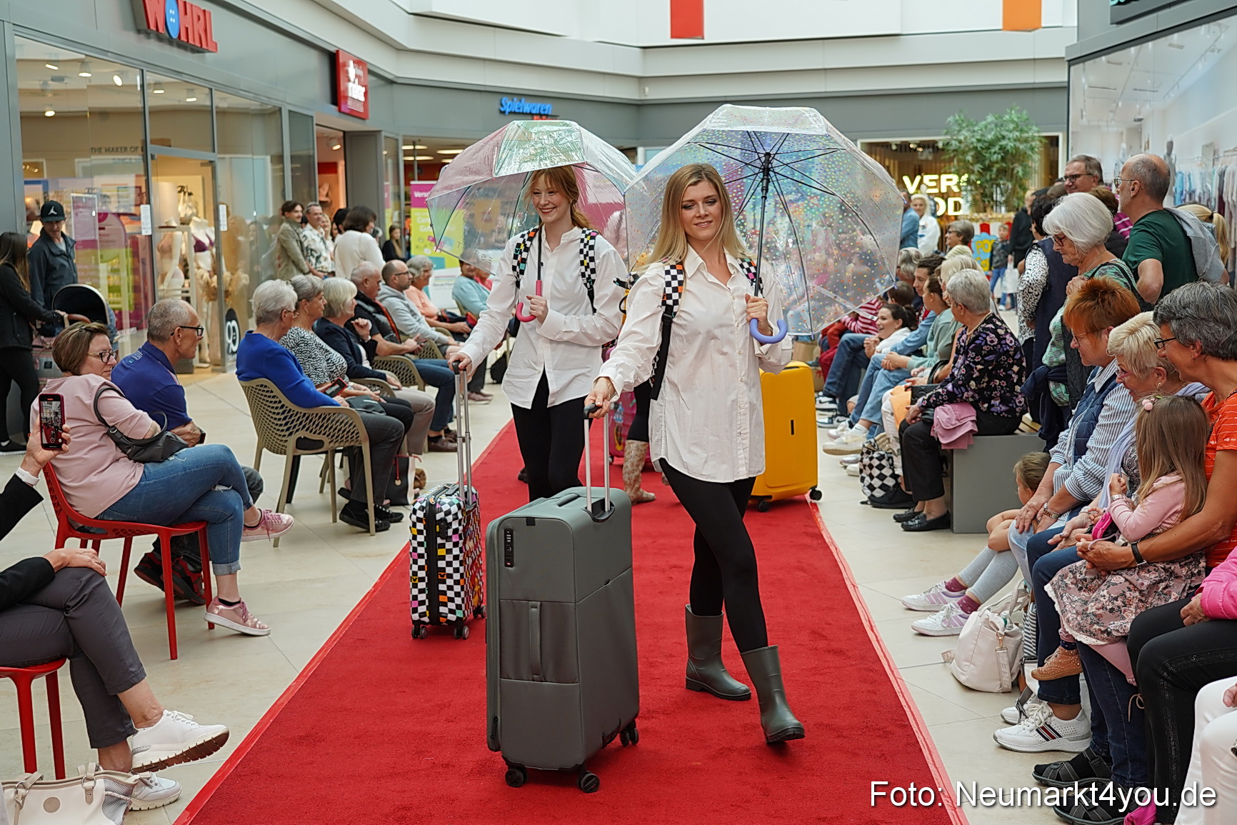 Herbst Modenschau Neuer Markt 2023 0095