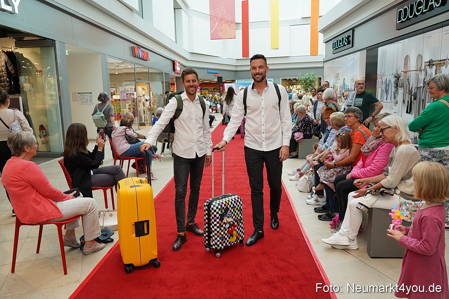 Herbst Modenschau Neuer Markt 2023 0099