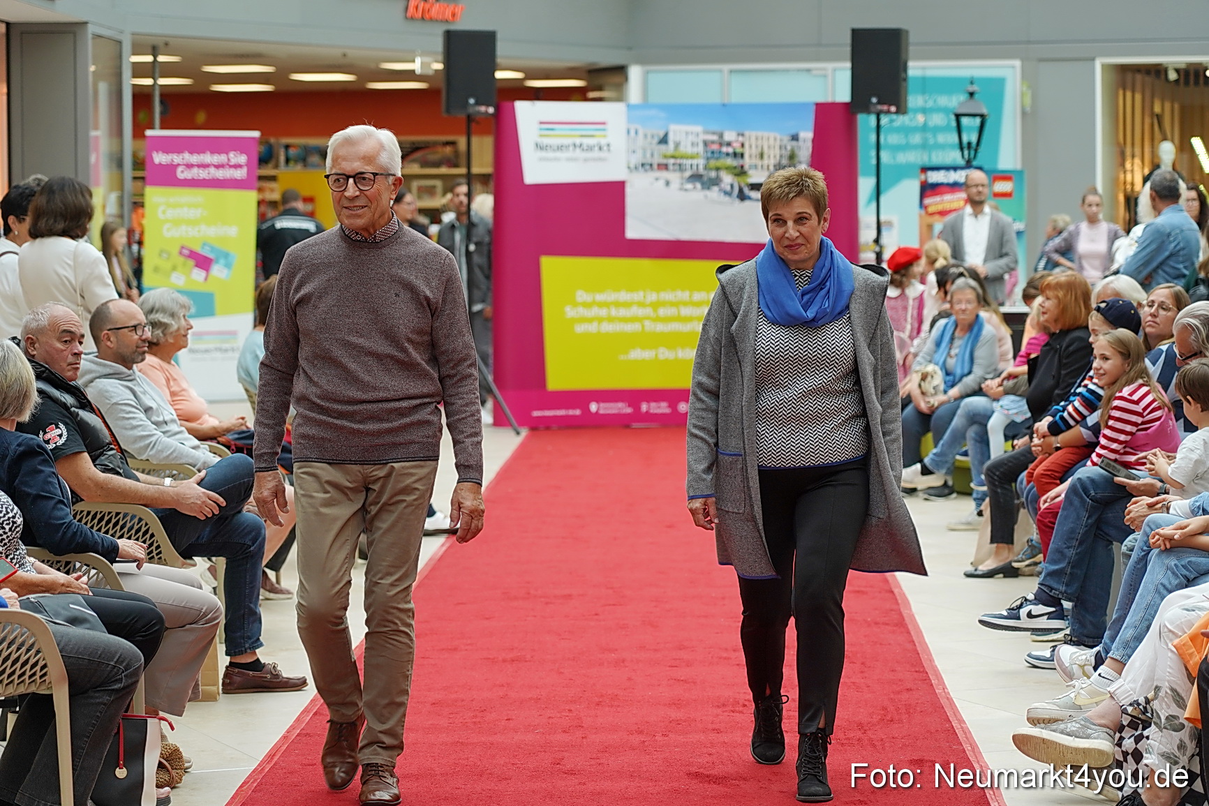 Herbst Modenschau Neuer Markt 2023 0102