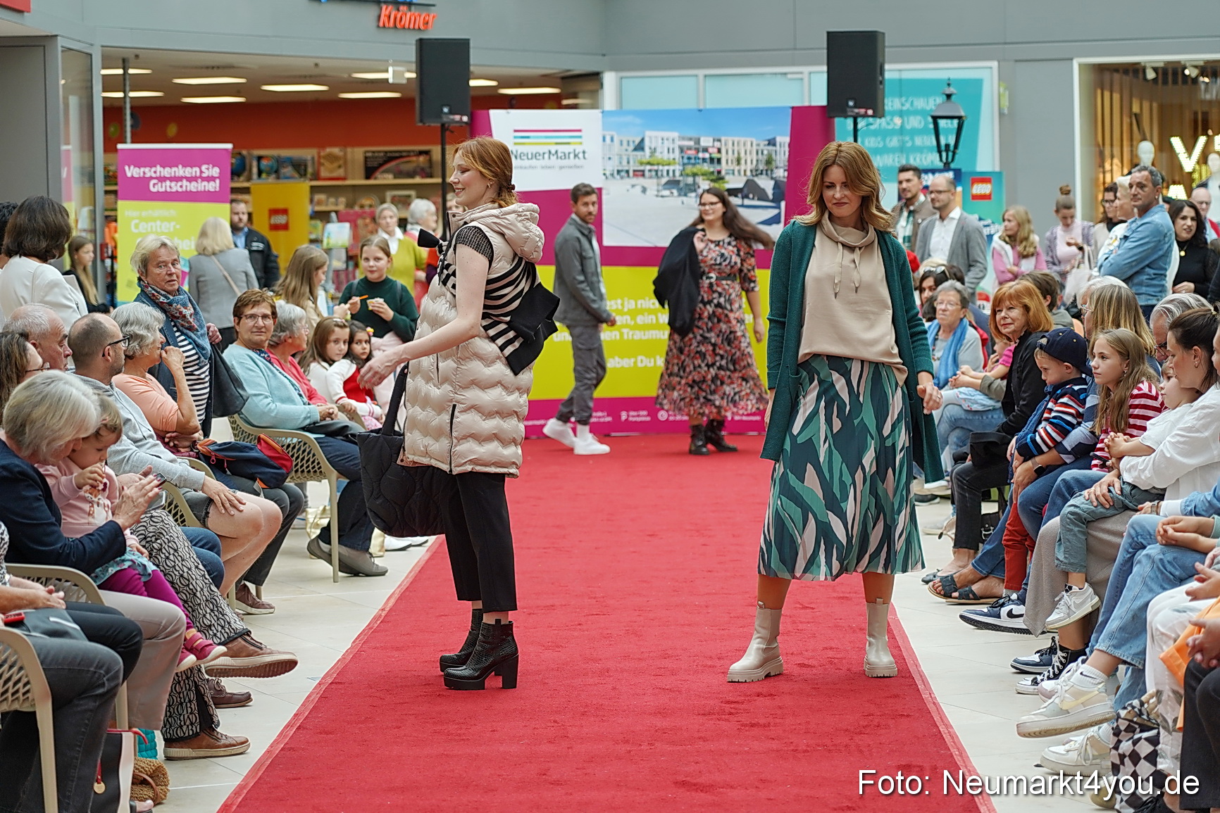 Herbst Modenschau Neuer Markt 2023 0104