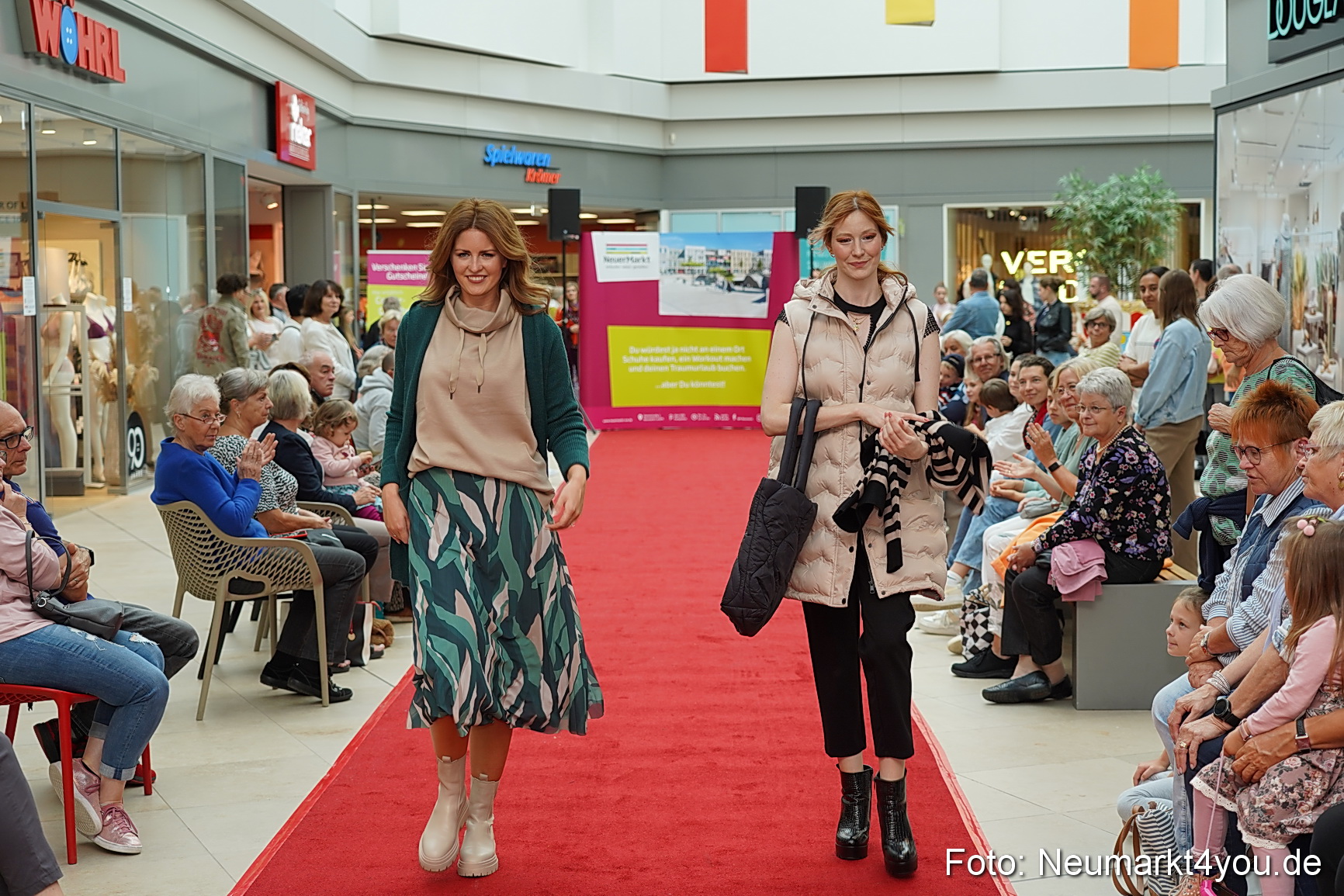 Herbst Modenschau Neuer Markt 2023 0105