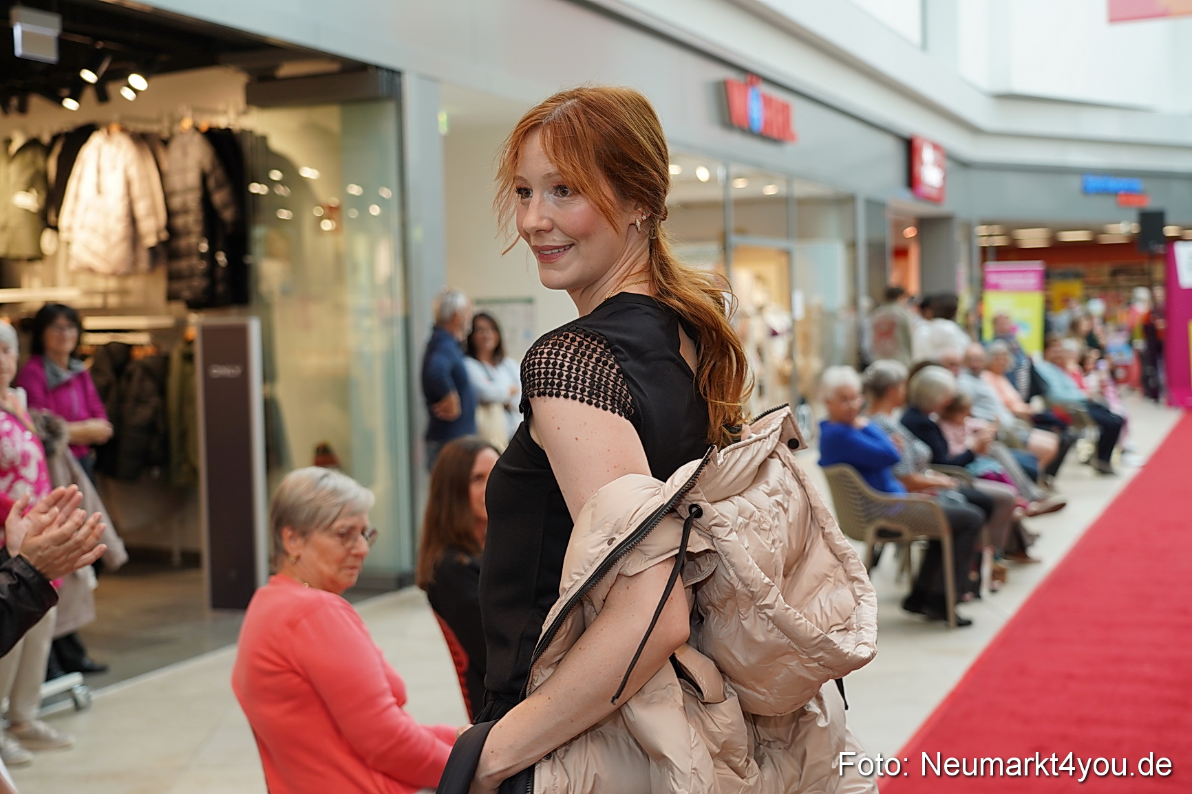 Herbst Modenschau Neuer Markt 2023 0108