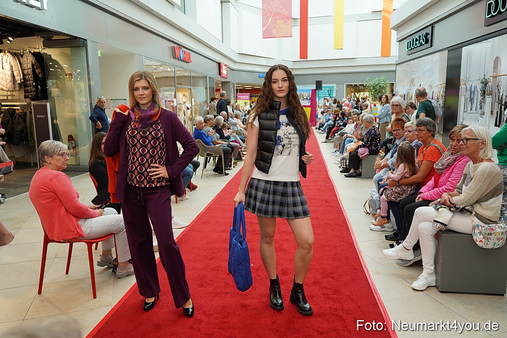 Herbst Modenschau Neuer Markt 2023 0110