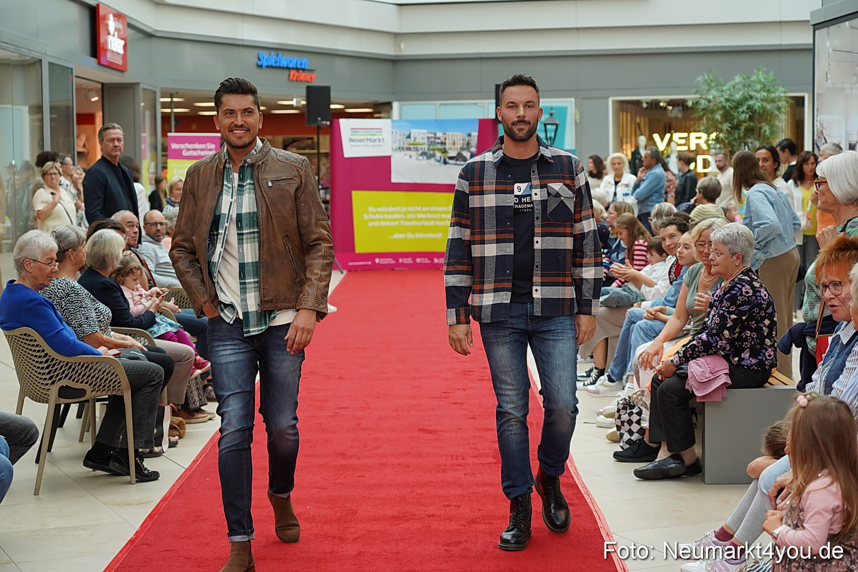 Herbst Modenschau Neuer Markt 2023 0111