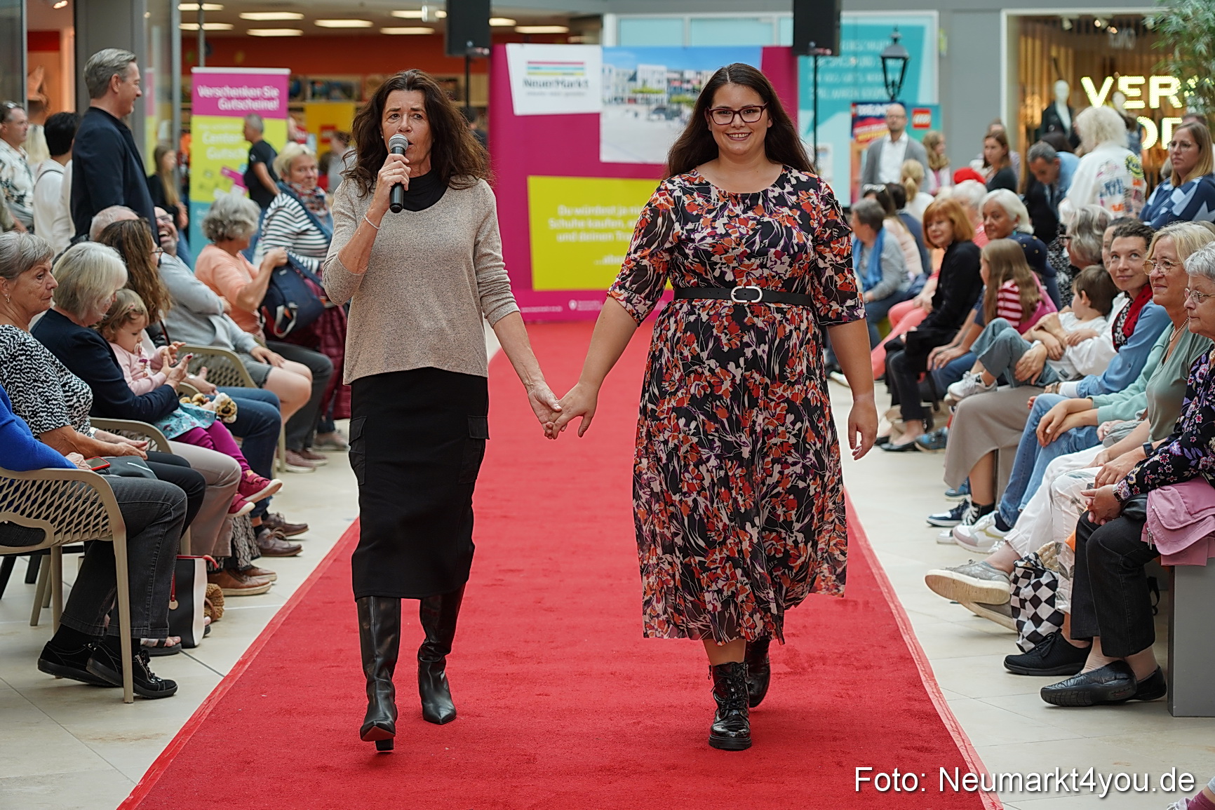 Herbst Modenschau Neuer Markt 2023 0112