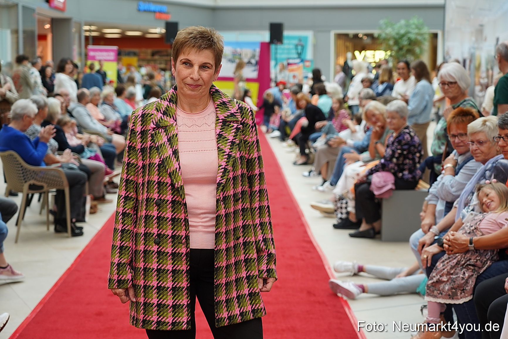 Herbst Modenschau Neuer Markt 2023 0116