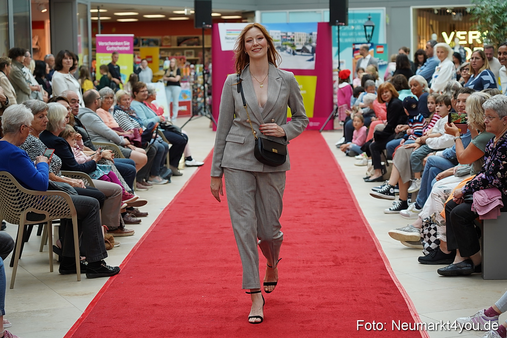 Herbst Modenschau Neuer Markt 2023 0117