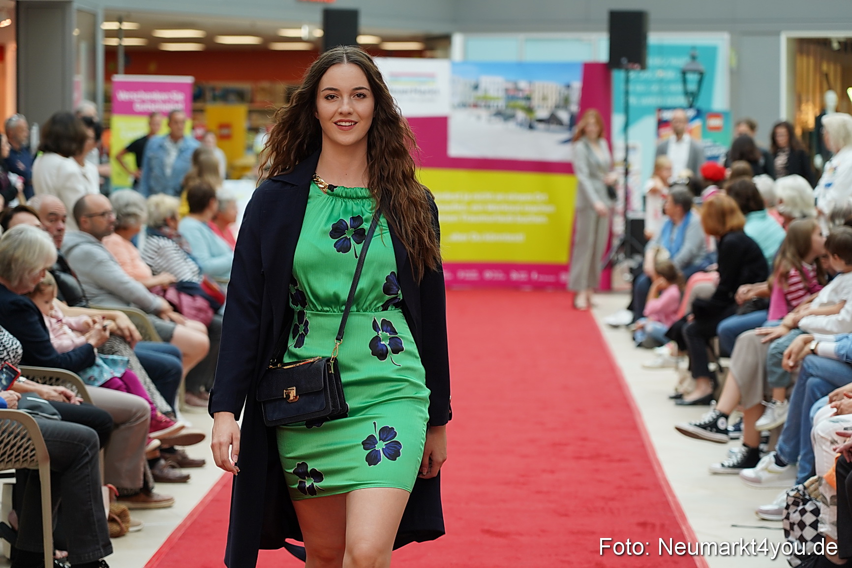 Herbst Modenschau Neuer Markt 2023 0119