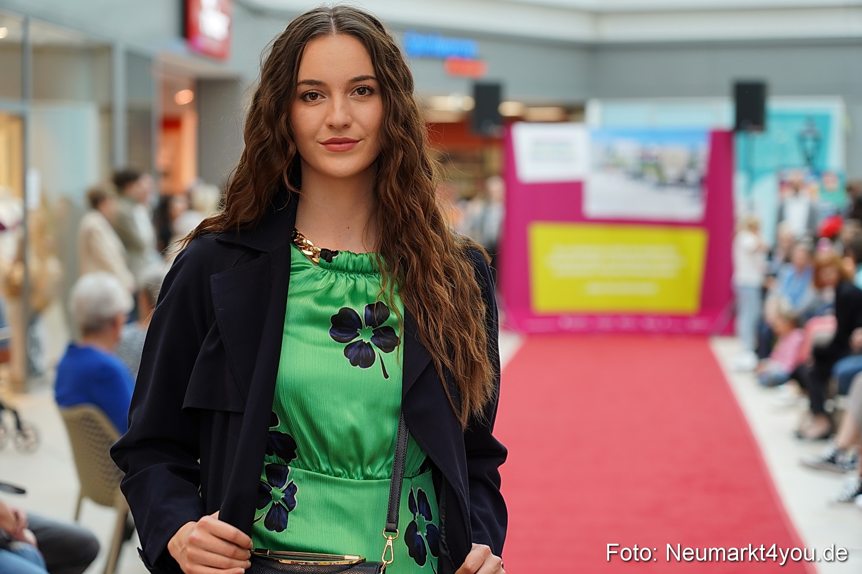 Herbst Modenschau Neuer Markt 2023 0120