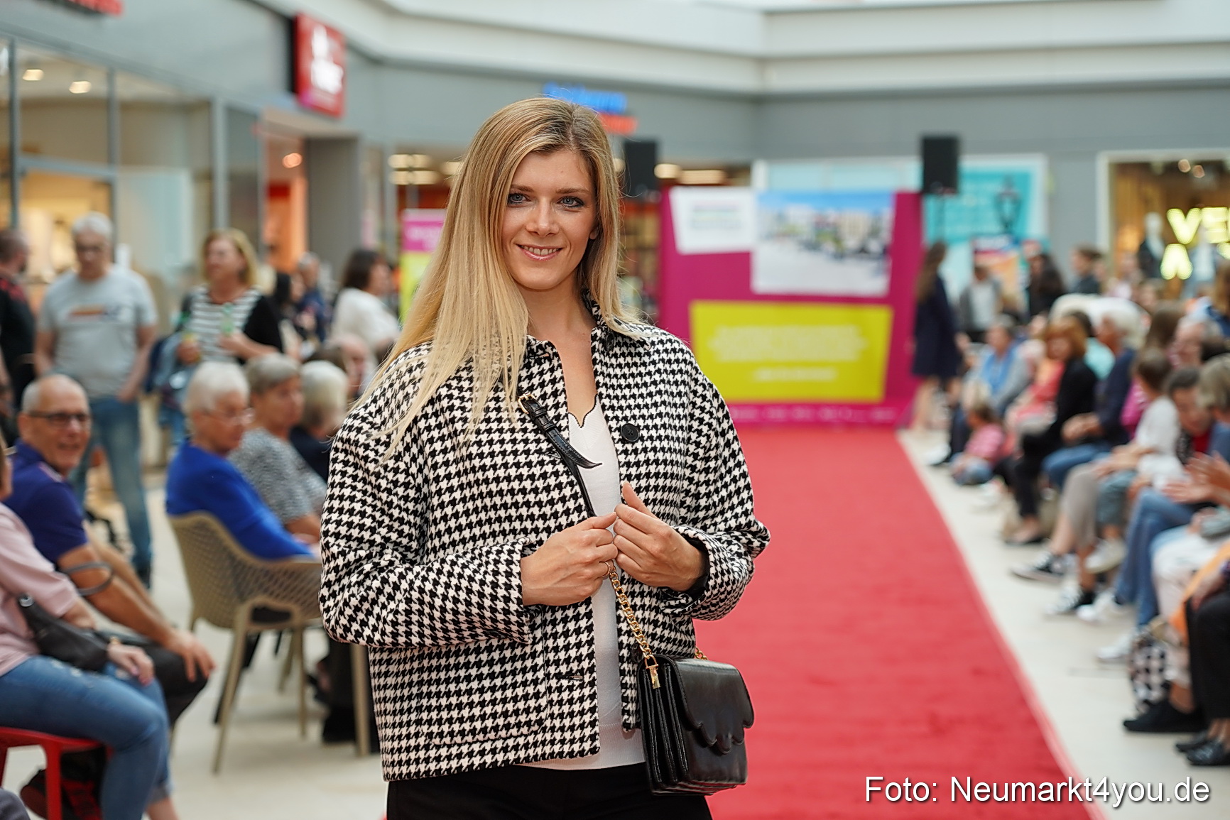 Herbst Modenschau Neuer Markt 2023 0122