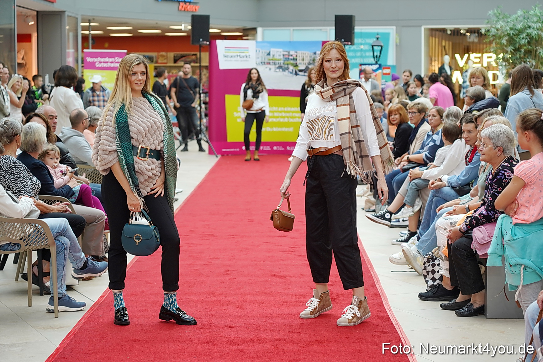 Herbst Modenschau Neuer Markt 2023 0123