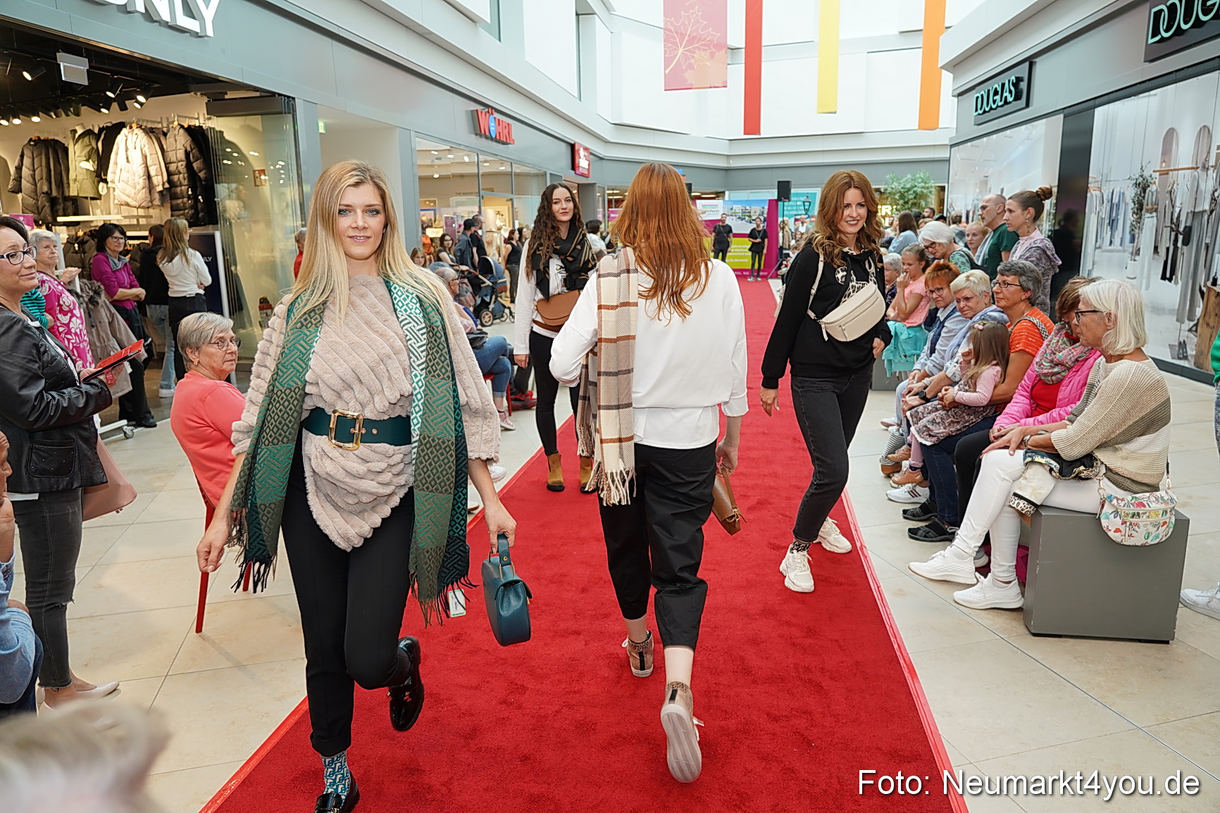 Herbst Modenschau Neuer Markt 2023 0124