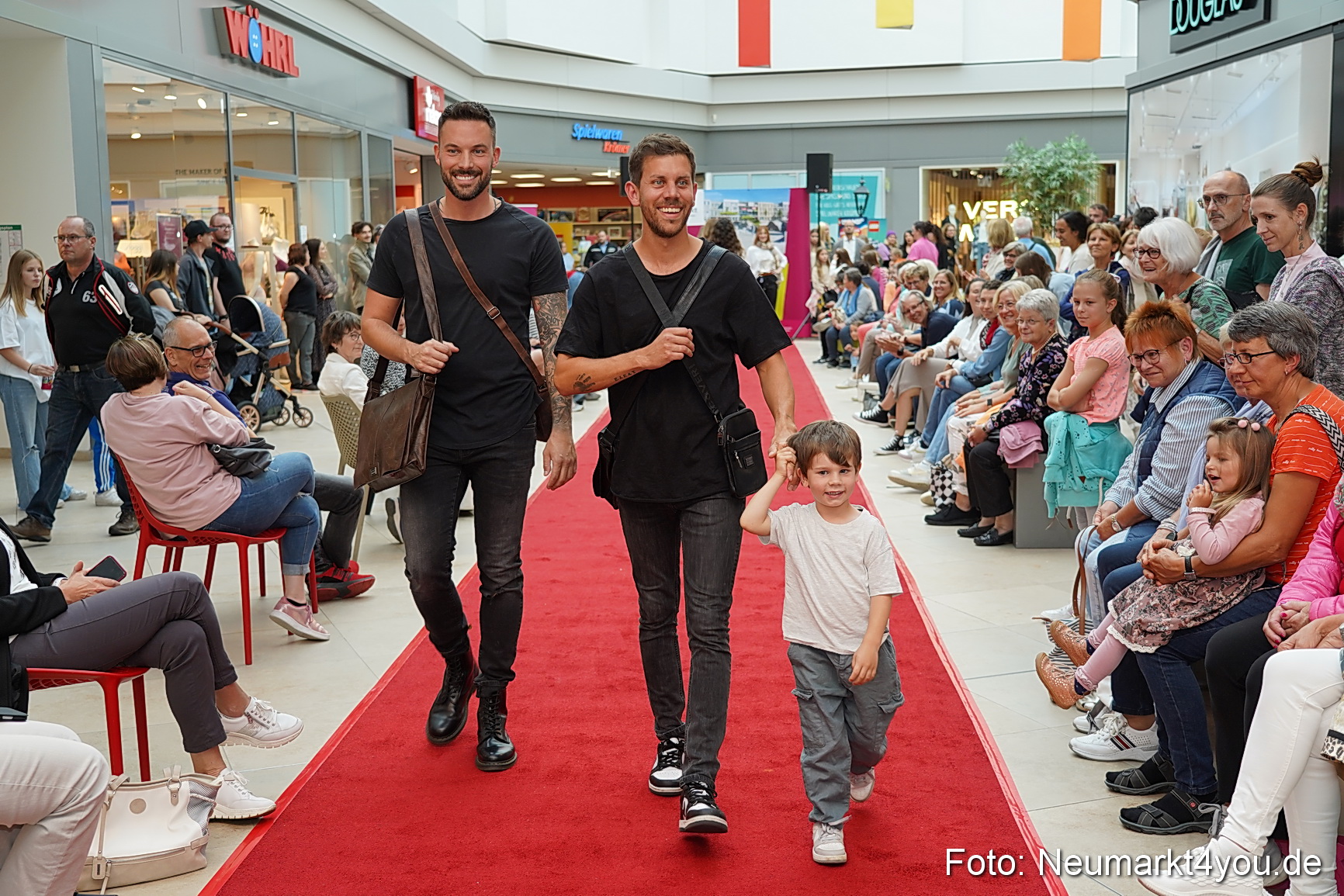 Herbst Modenschau Neuer Markt 2023 0126