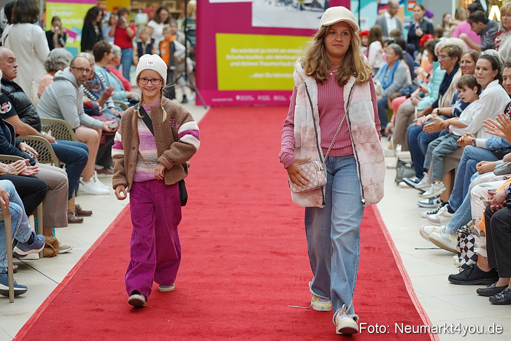 Herbst Modenschau Neuer Markt 2023 0128