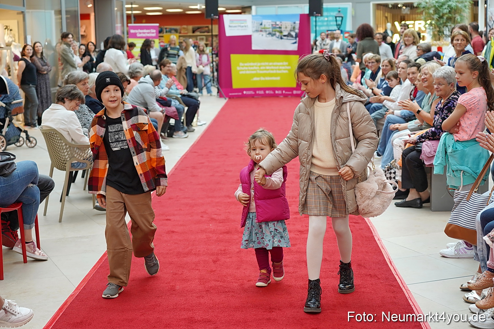 Herbst Modenschau Neuer Markt 2023 0131