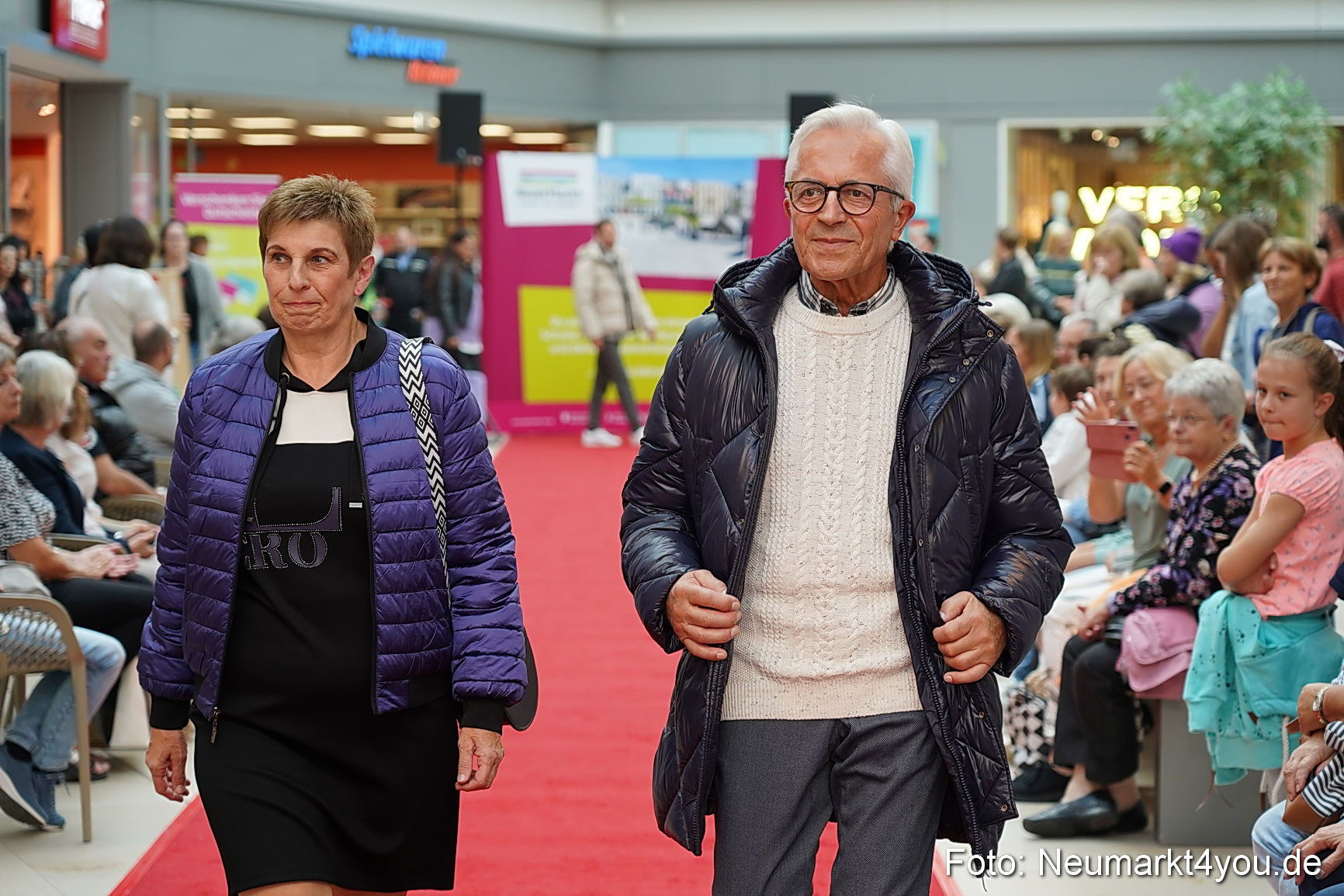 Herbst Modenschau Neuer Markt 2023 0134