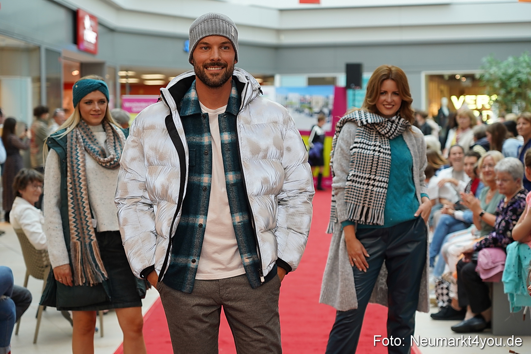 Herbst Modenschau Neuer Markt 2023 0138