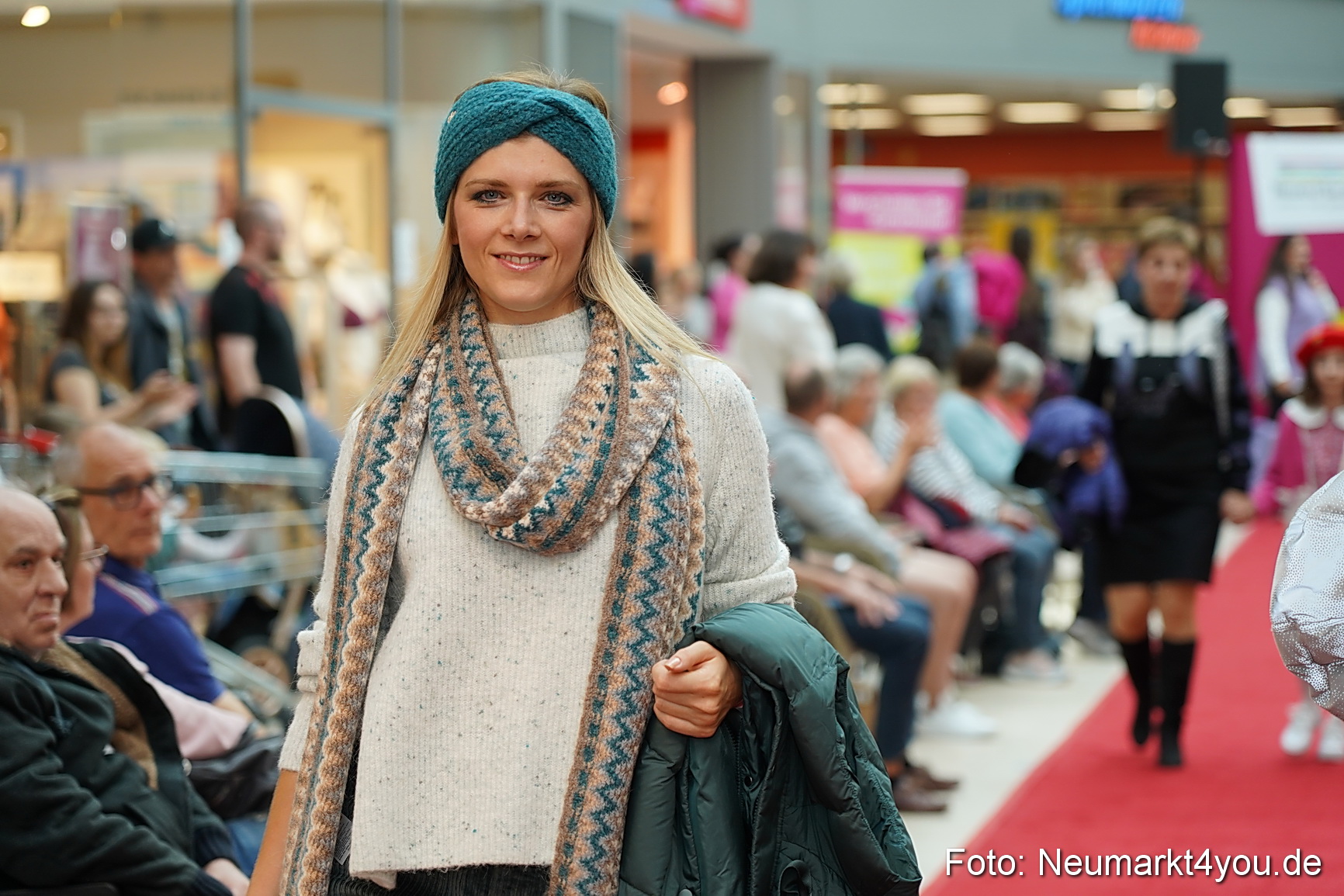 Herbst Modenschau Neuer Markt 2023 0140