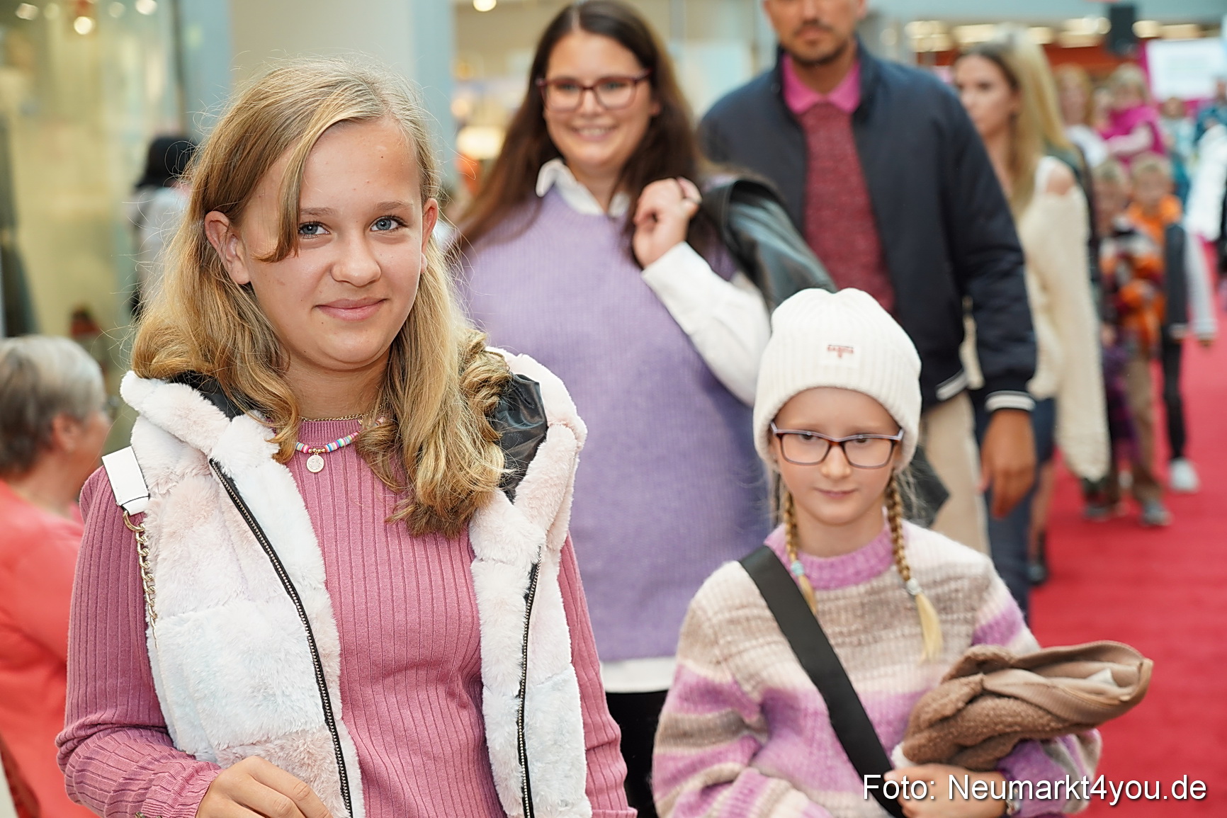 Herbst Modenschau Neuer Markt 2023 0143