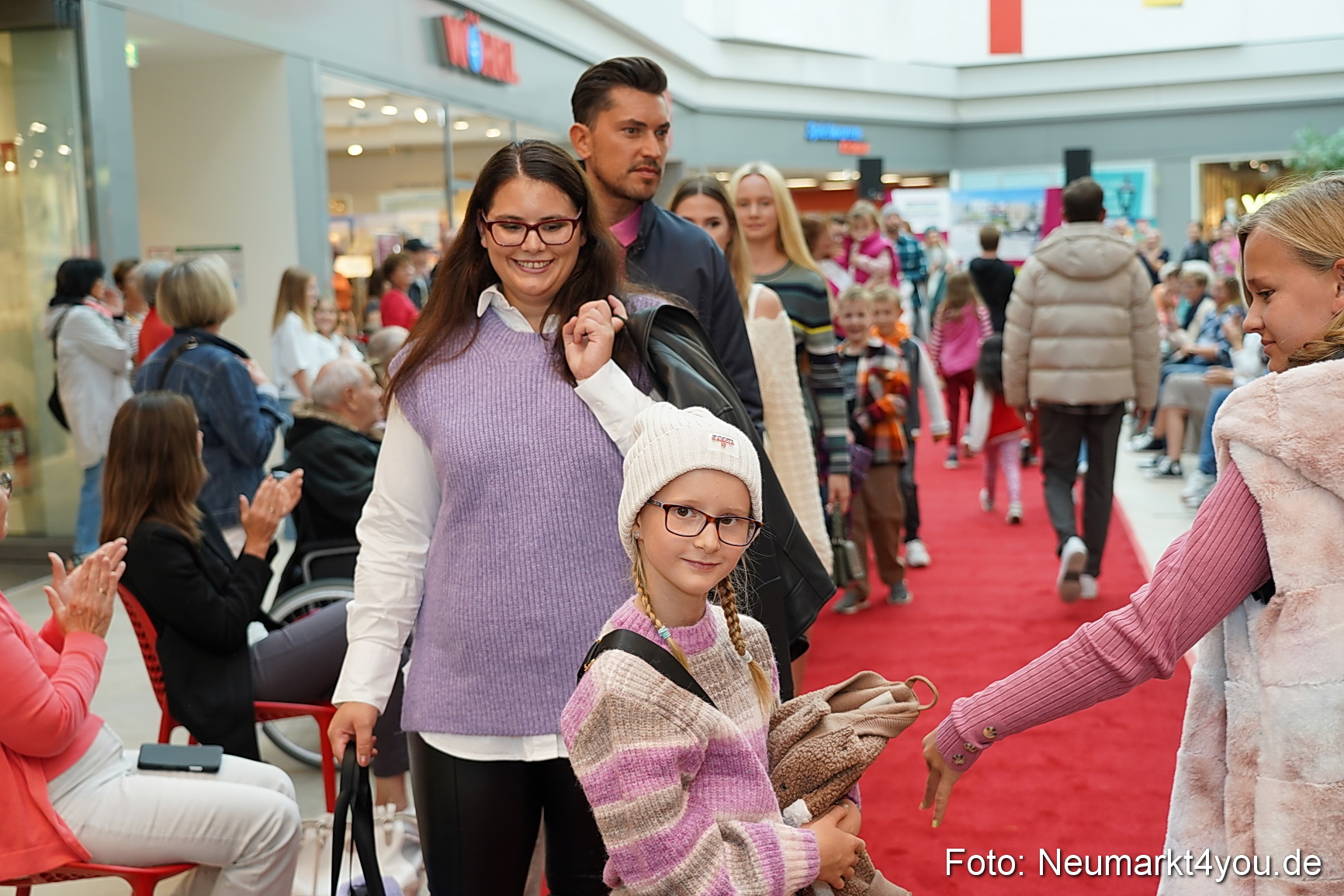 Herbst Modenschau Neuer Markt 2023 0144