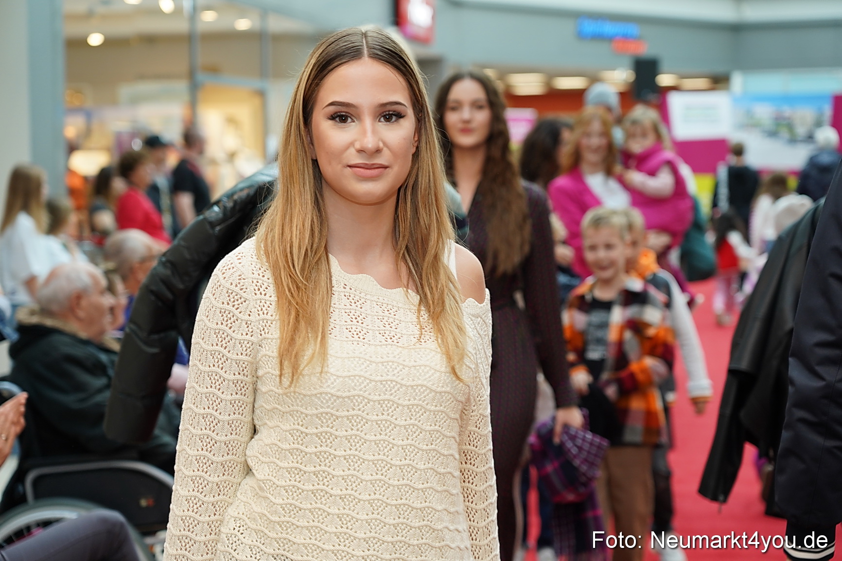 Herbst Modenschau Neuer Markt 2023 0147