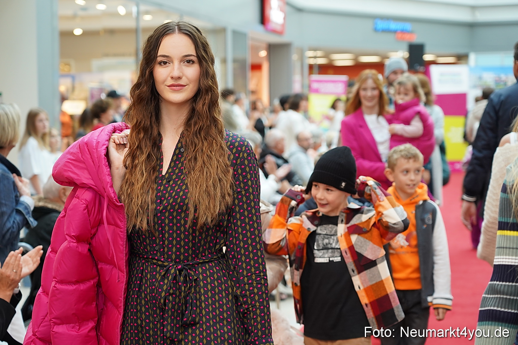 Herbst Modenschau Neuer Markt 2023 0149