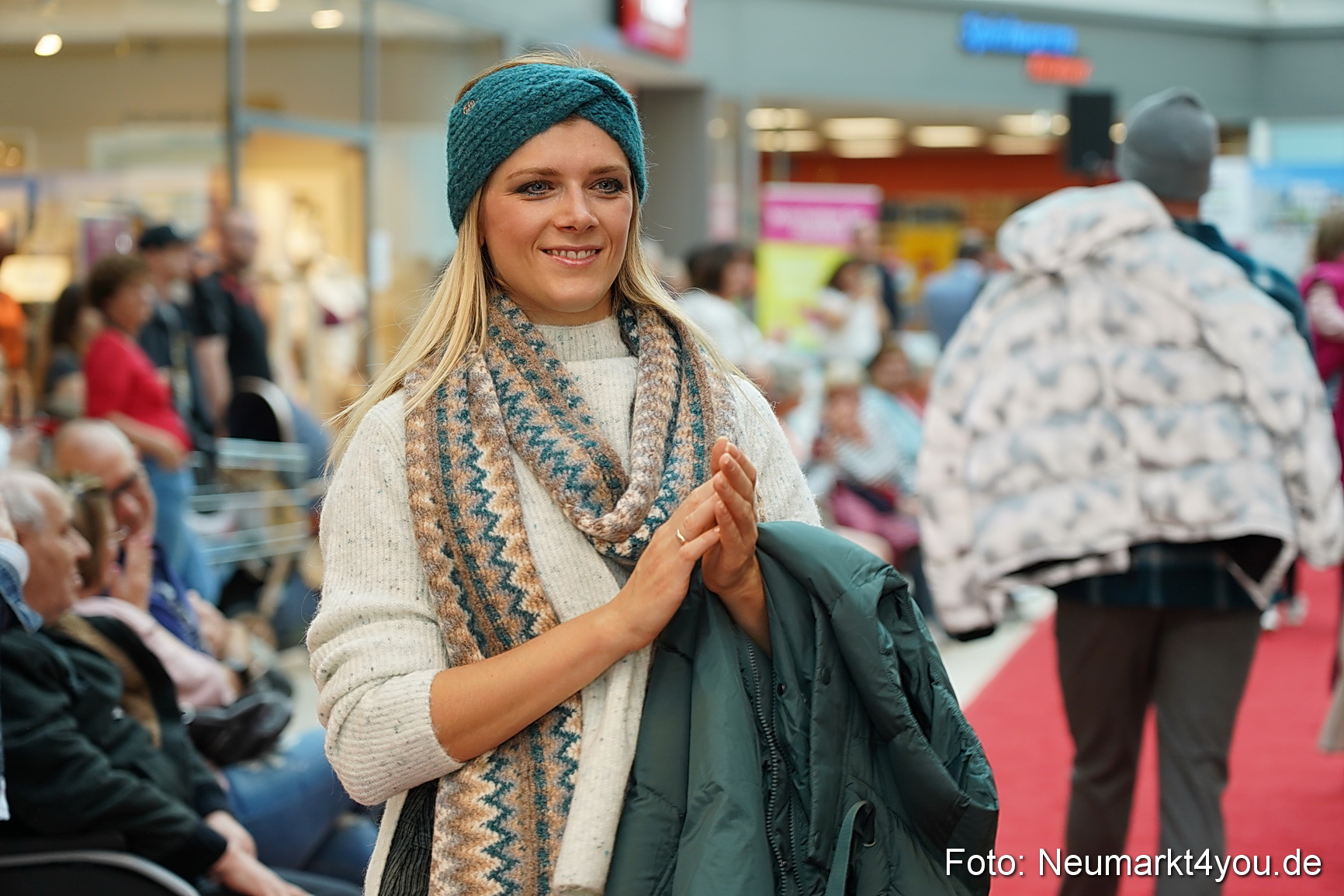 Herbst Modenschau Neuer Markt 2023 0152