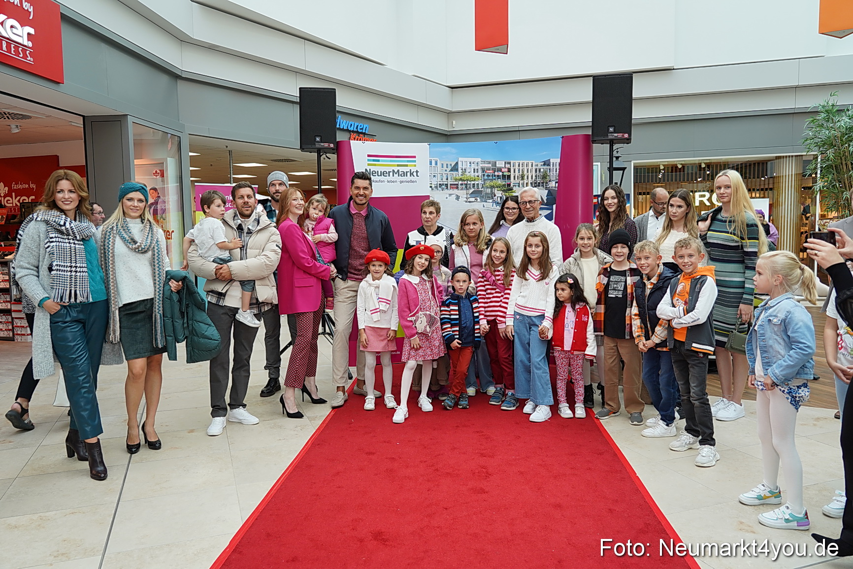 Herbst Modenschau Neuer Markt 2023 0153