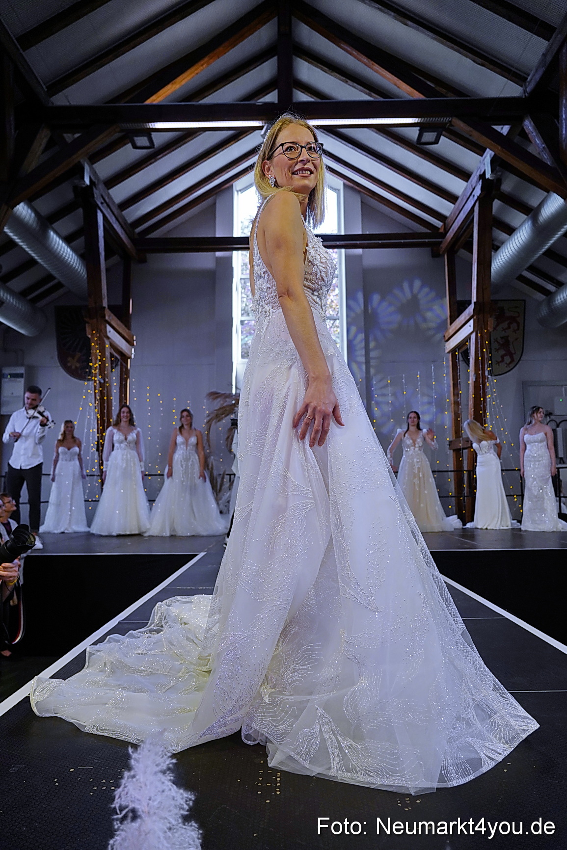 Neumarkt liebt Modenschau 2023 0011