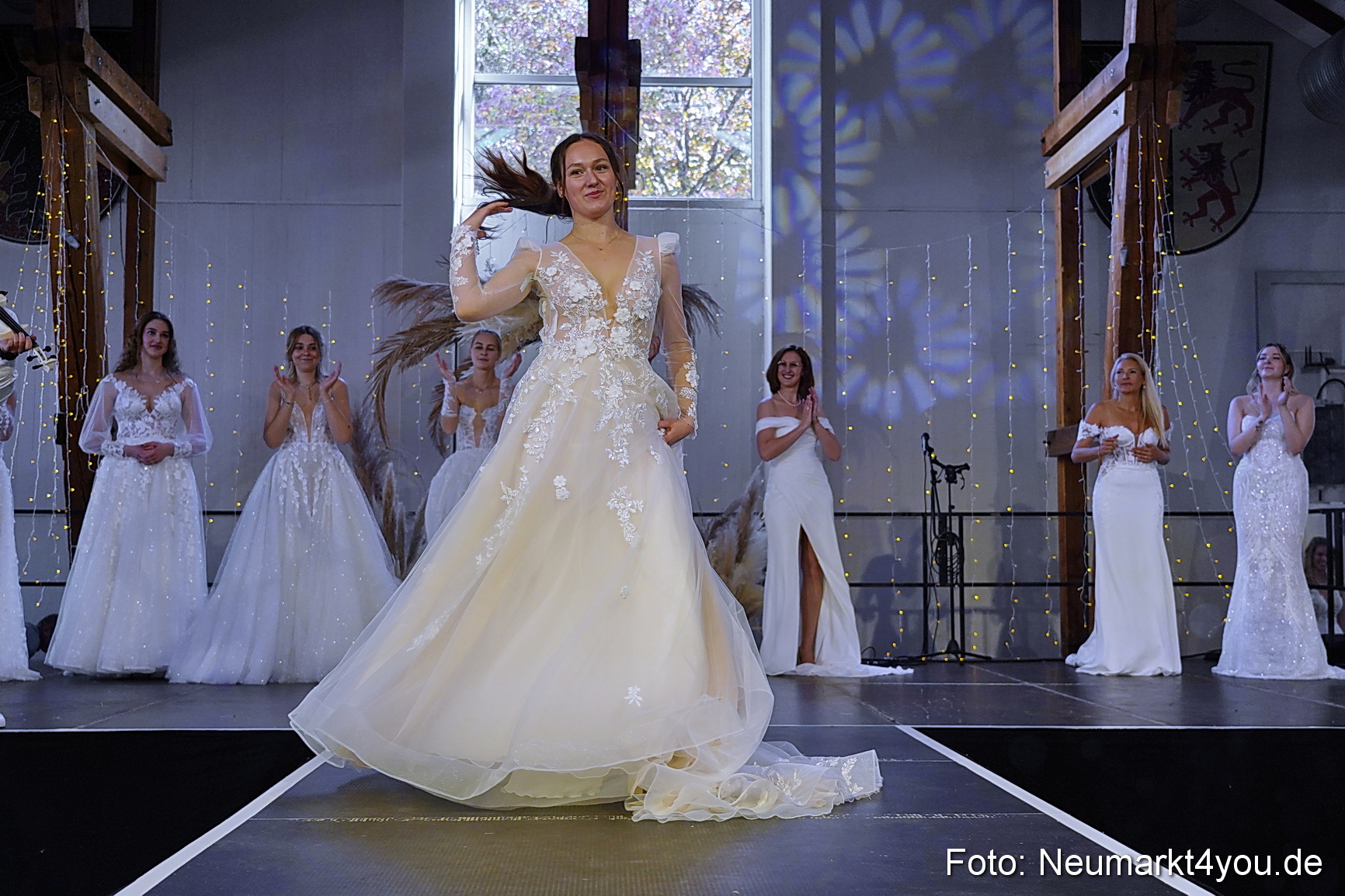 Neumarkt liebt Modenschau 2023 0028