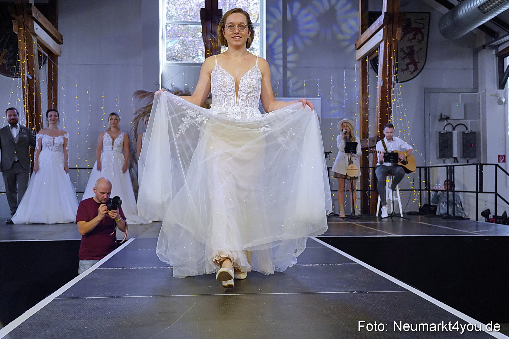 Neumarkt liebt Modenschau 2023 0044