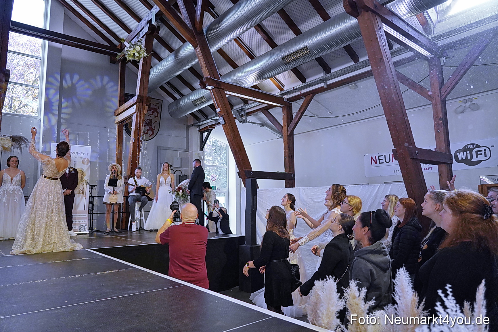 Neumarkt liebt Modenschau 2023 0050