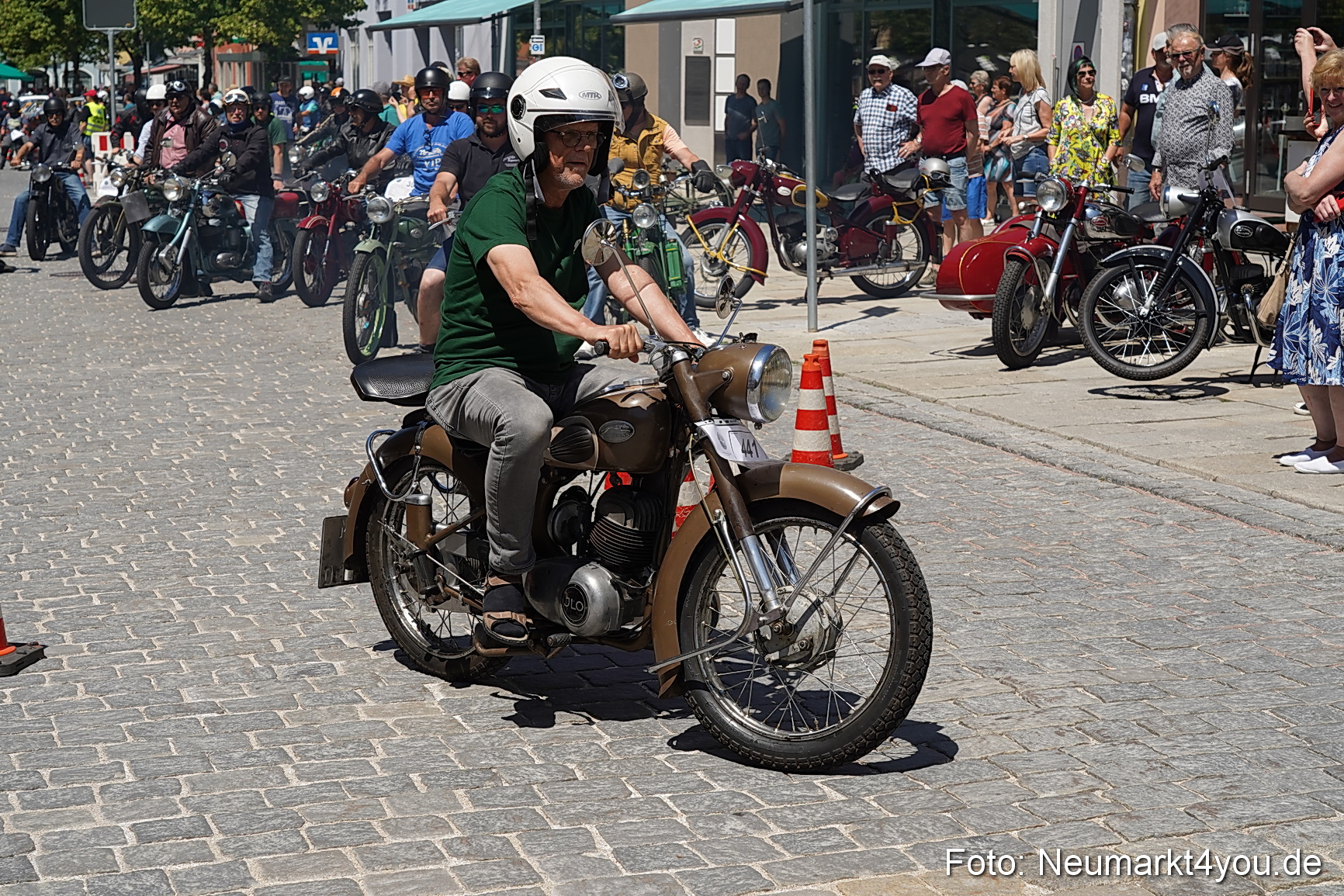 Oldtimertreffen Neumarkt Start der Ausfahrt 2023 0002