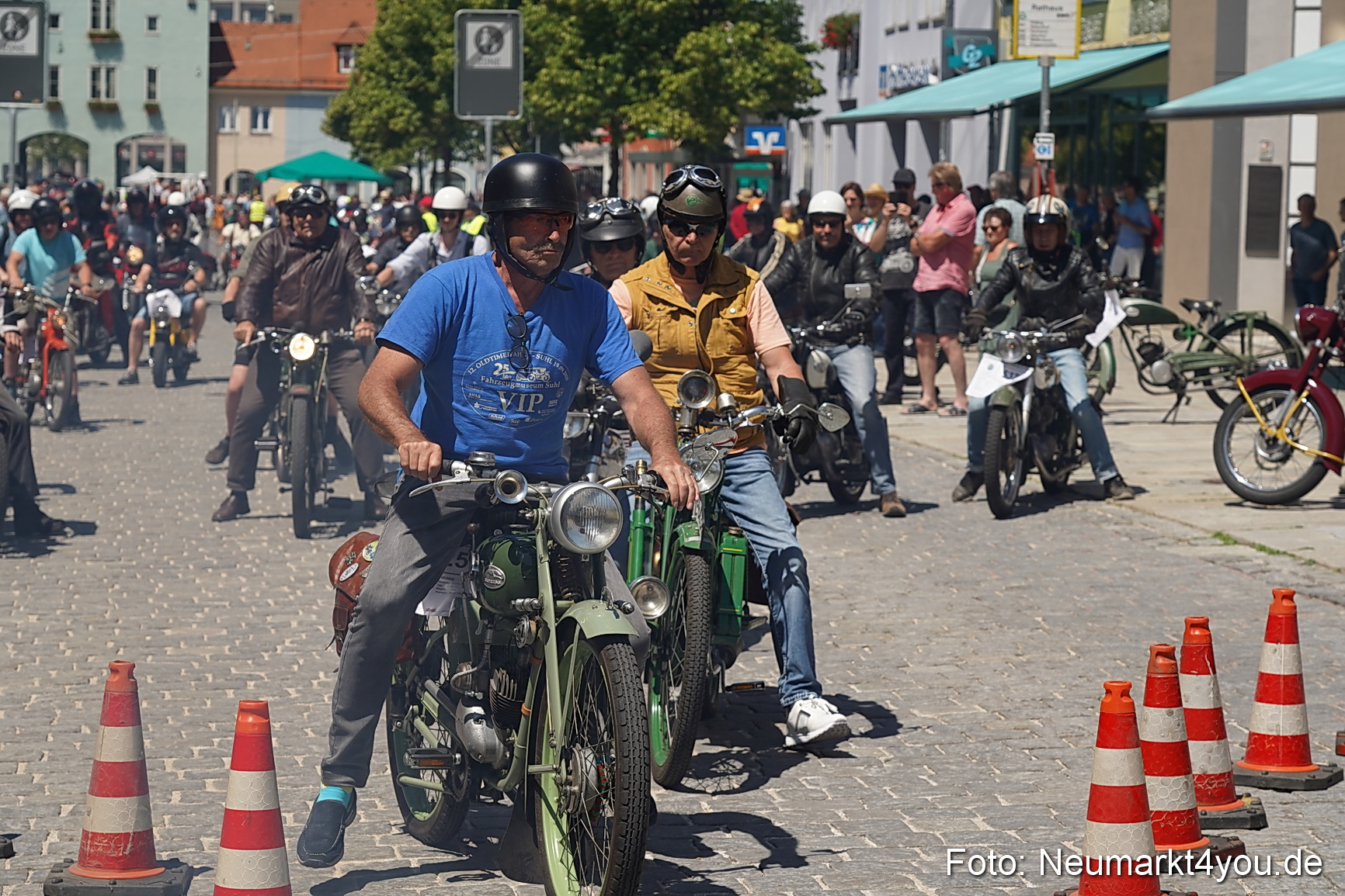Oldtimertreffen Neumarkt Start der Ausfahrt 2023 0003