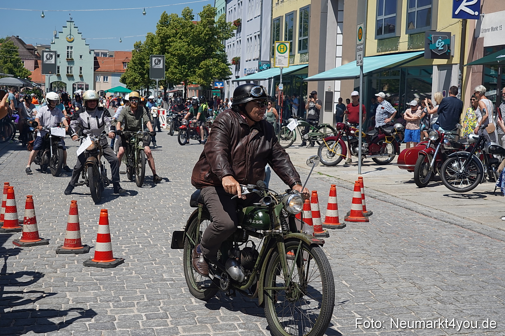 Oldtimertreffen Neumarkt Start der Ausfahrt 2023 0005