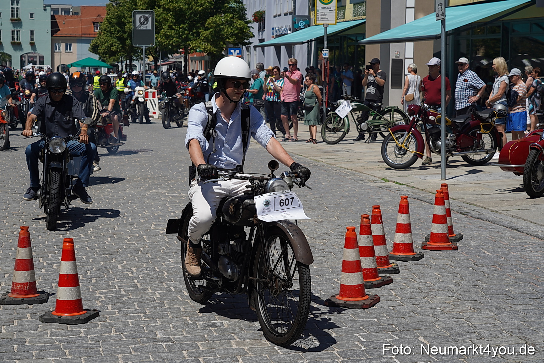 Oldtimertreffen Neumarkt Start der Ausfahrt 2023 0008
