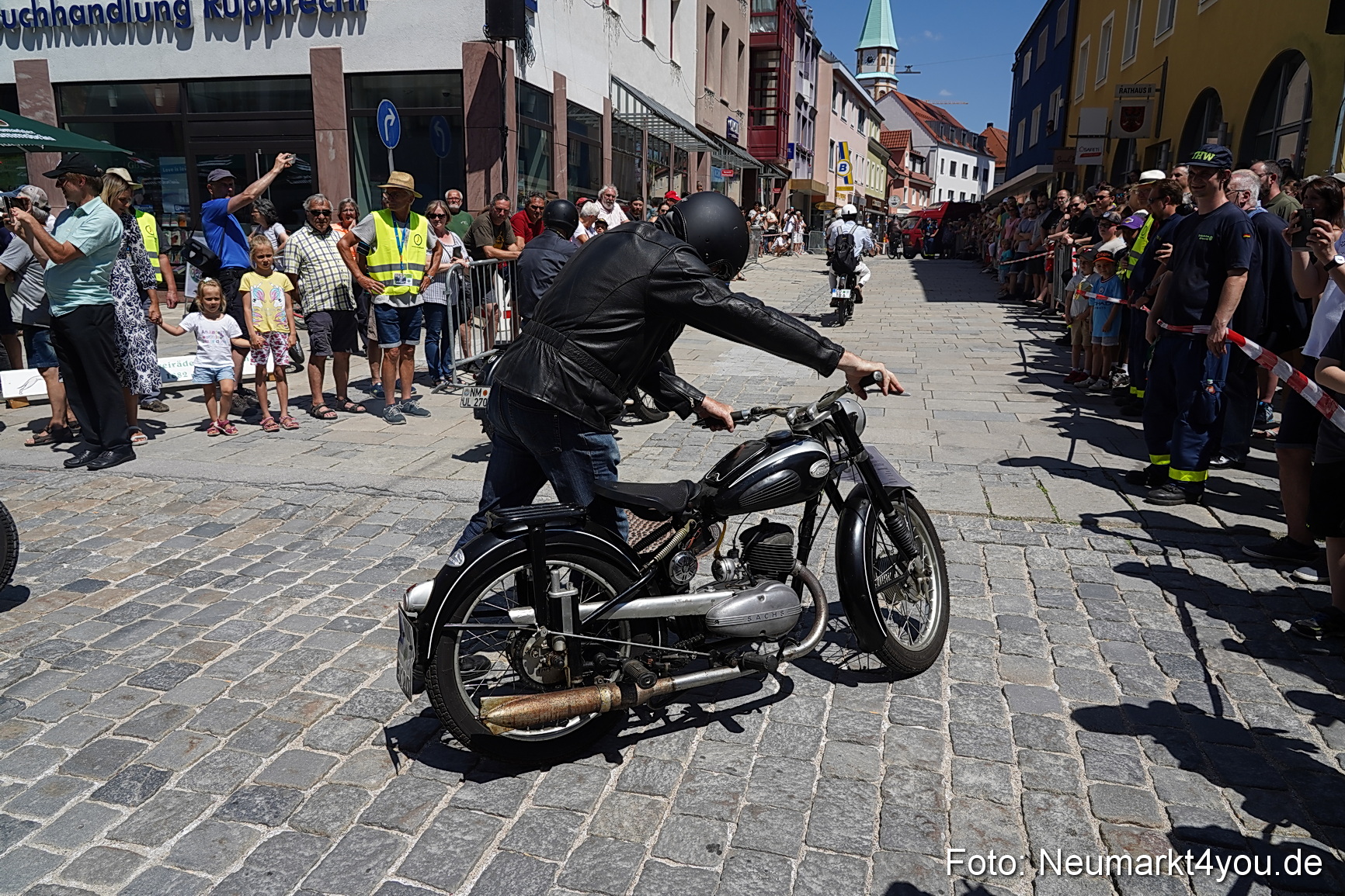 Oldtimertreffen Neumarkt Start der Ausfahrt 2023 0009