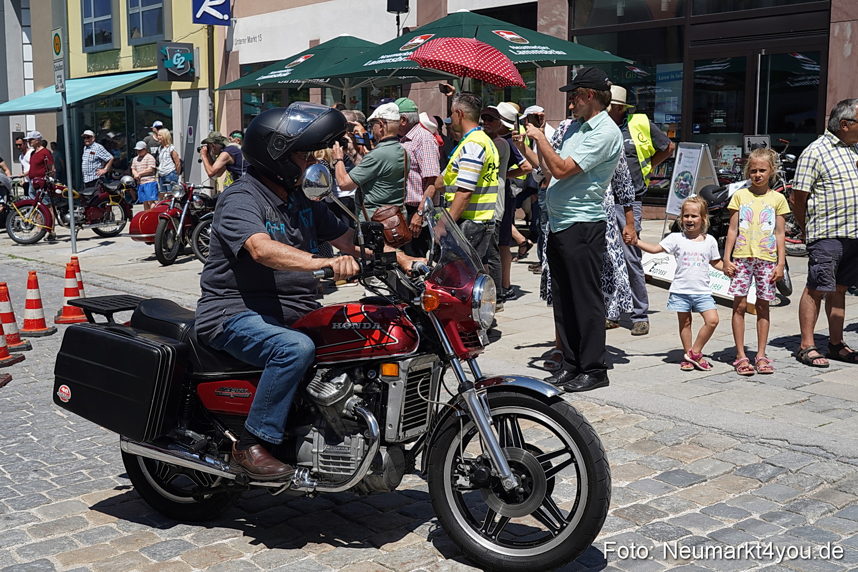Oldtimertreffen Neumarkt Start der Ausfahrt 2023 0015