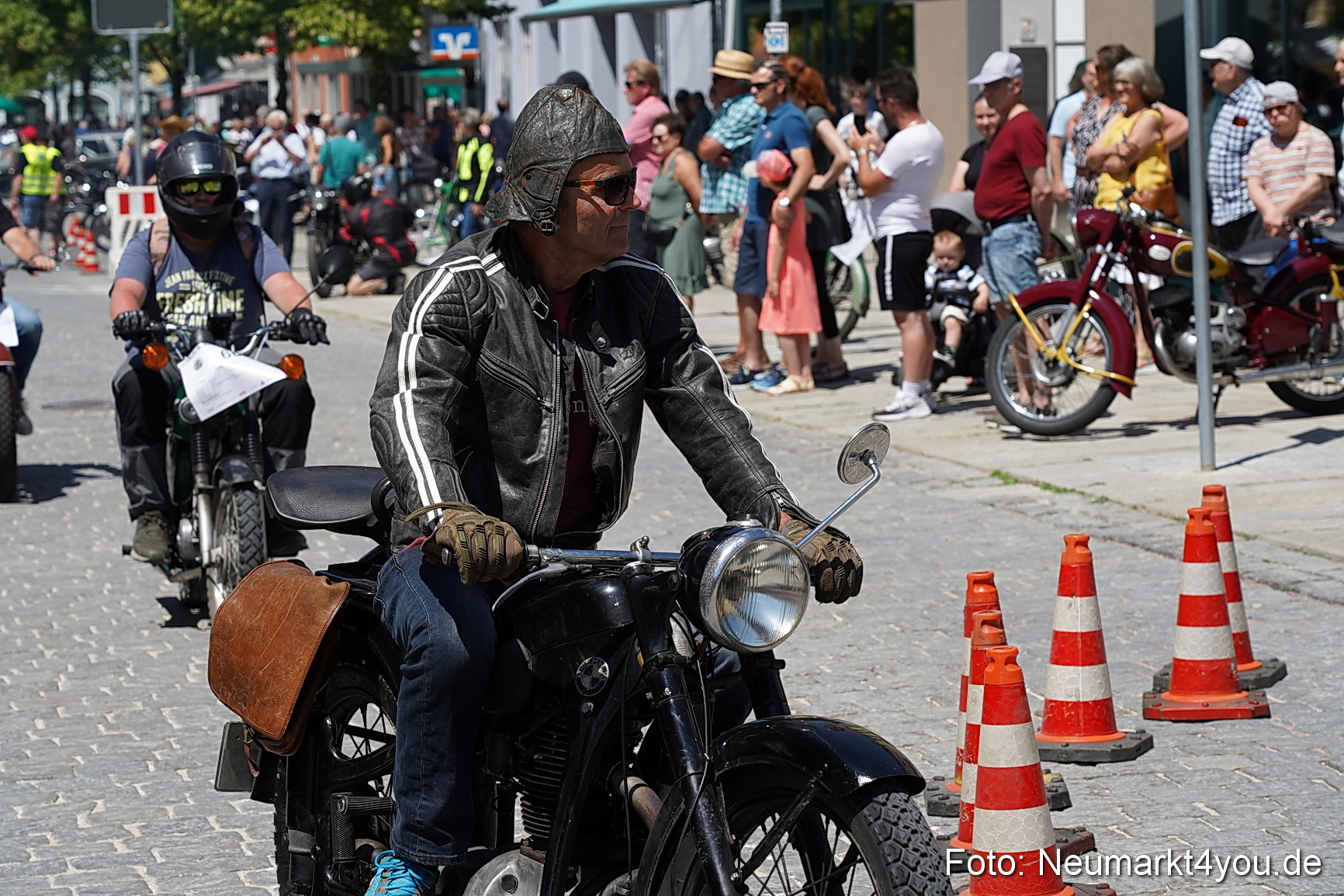 Oldtimertreffen Neumarkt Start der Ausfahrt 2023 0022