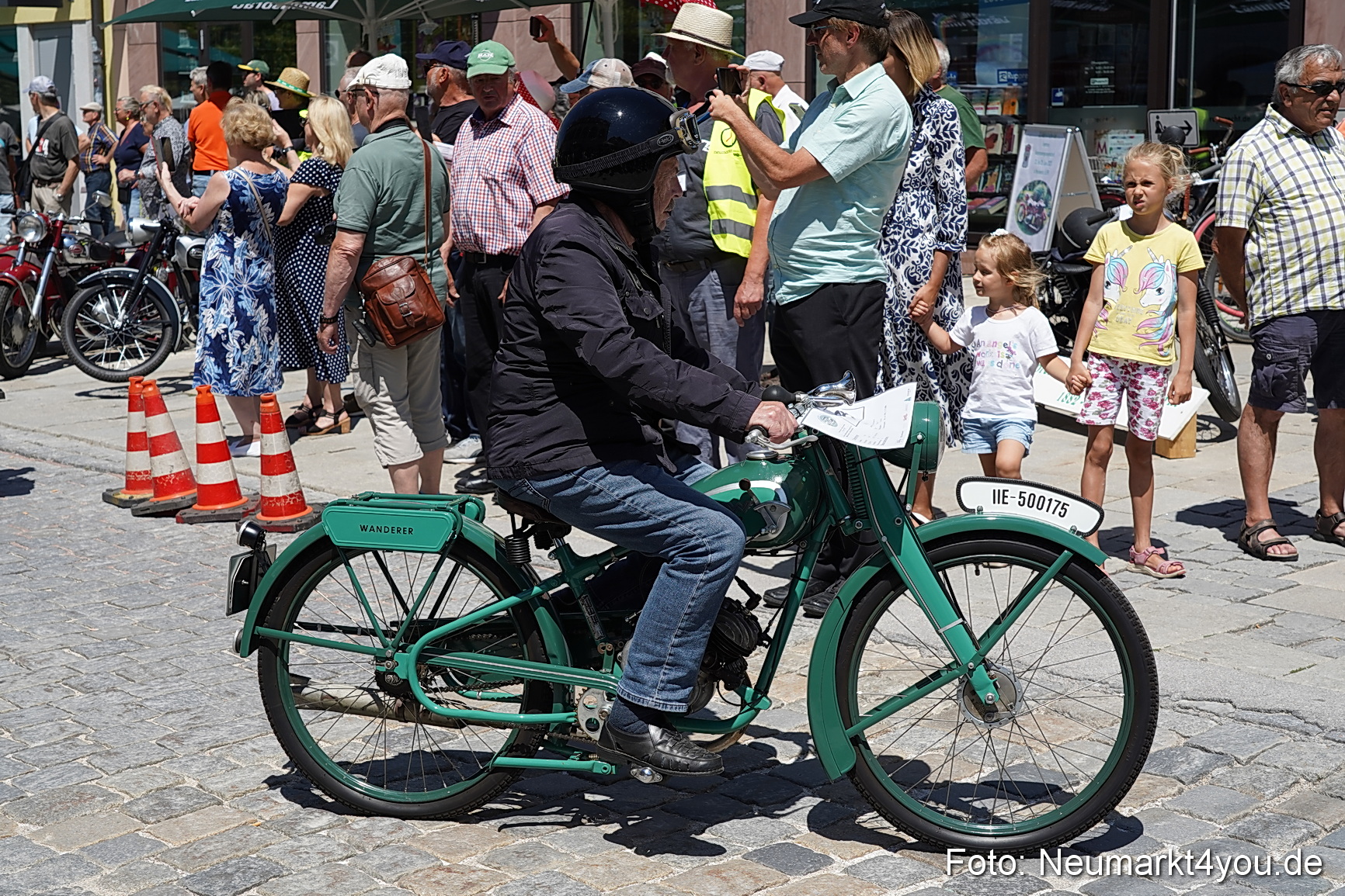 Oldtimertreffen Neumarkt Start der Ausfahrt 2023 0023