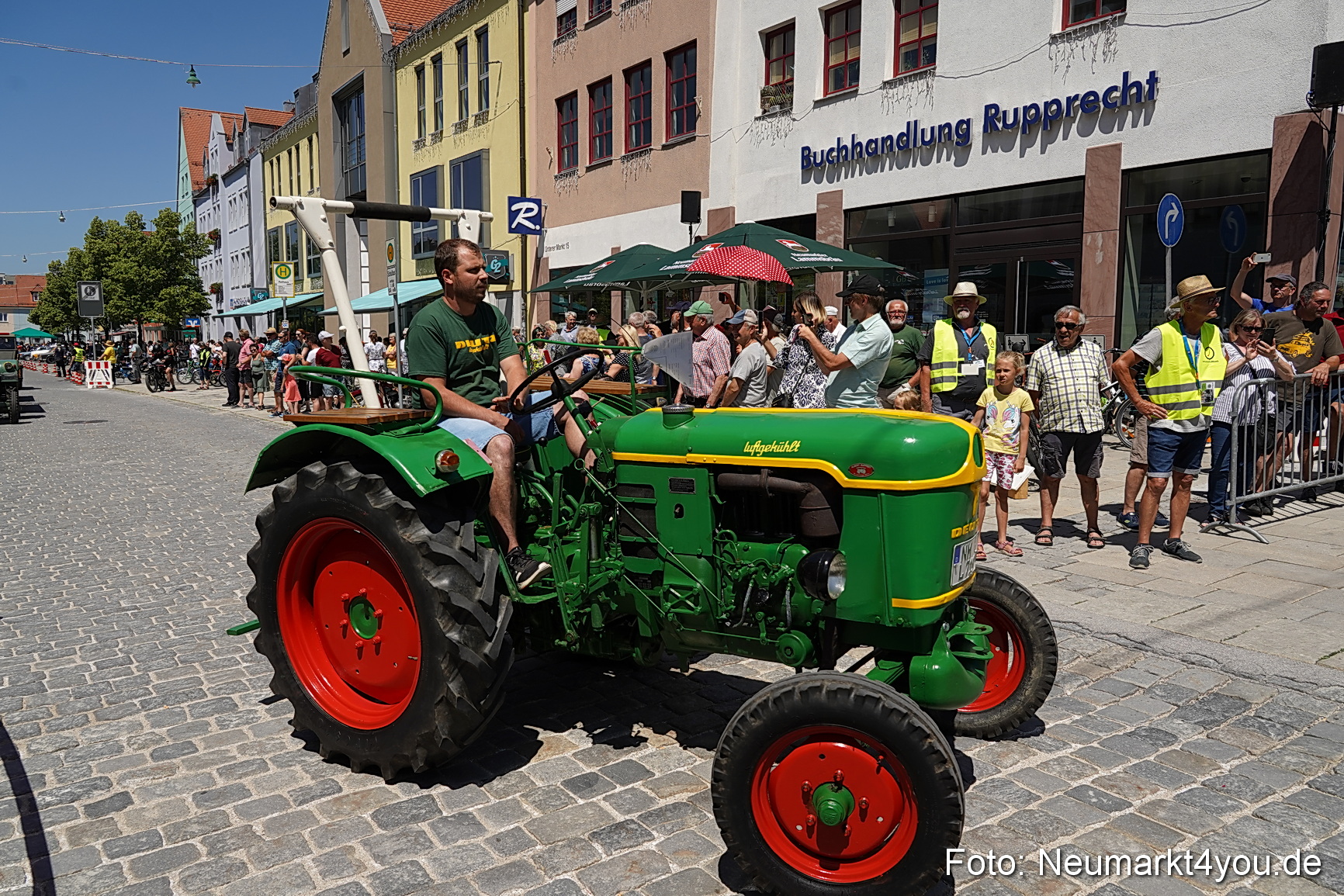 Oldtimertreffen Neumarkt Start der Ausfahrt 2023 0025